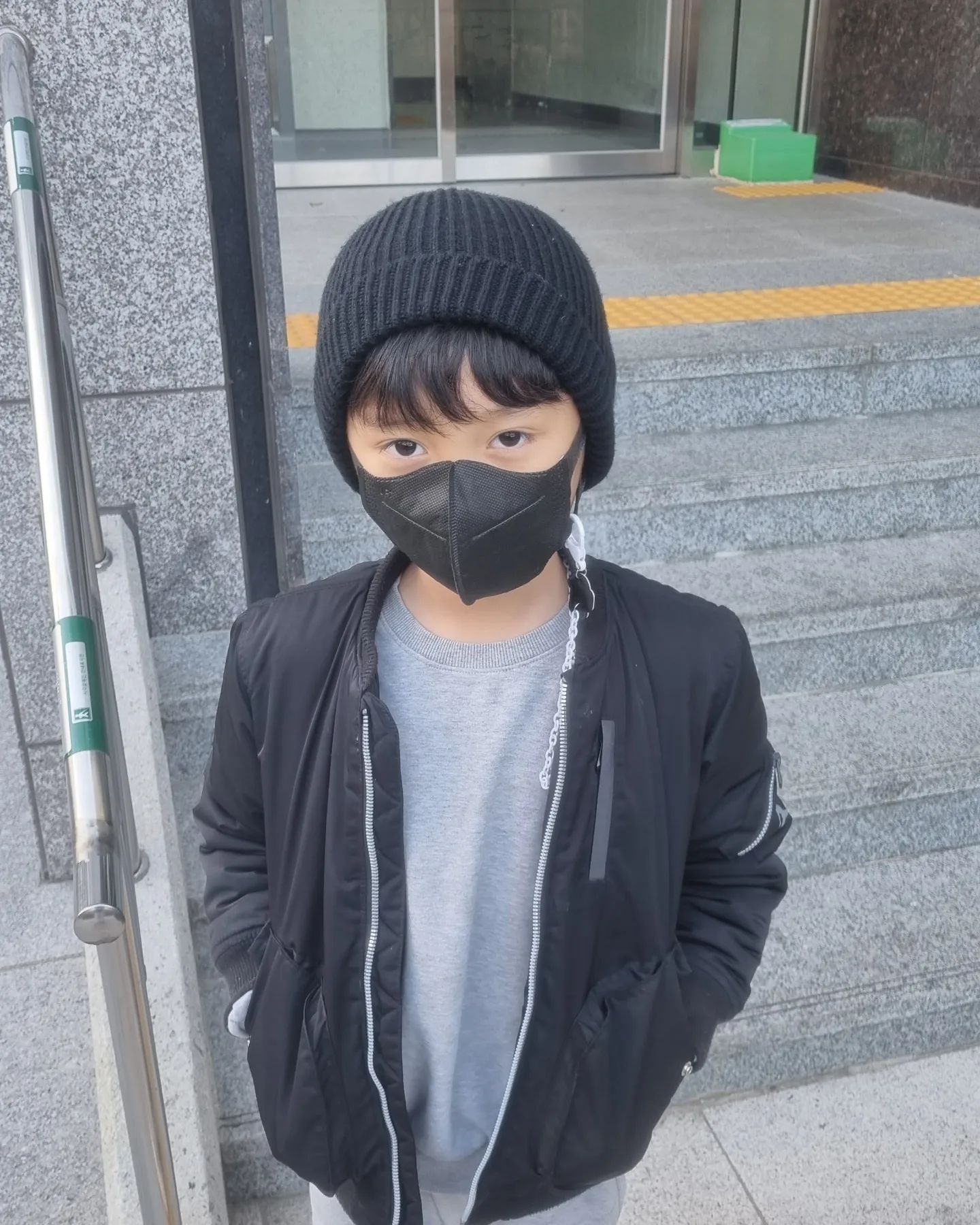 우형제들 근황🤍
일년 사이에 어마어마하게 훌쩍 커버렸다
하루하루가 달라~ 
벌써 첫째는 내 어깨선까지 컸고
우연이도 한뼘이상 컸다ㅜㅜㅜㅜ