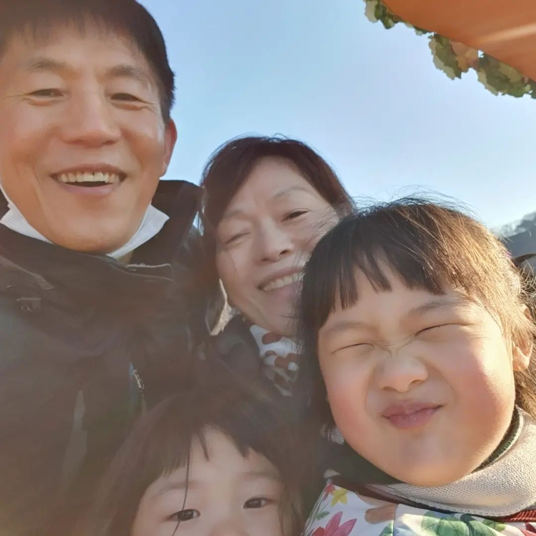 #할부지할머니손녀사랑 
#엄빠찬스❤️ 
#엄마아빠사랑해요❤️ 
#신난로라들💕 
#유치원땡땡이😆 
#즐거운금요일💕