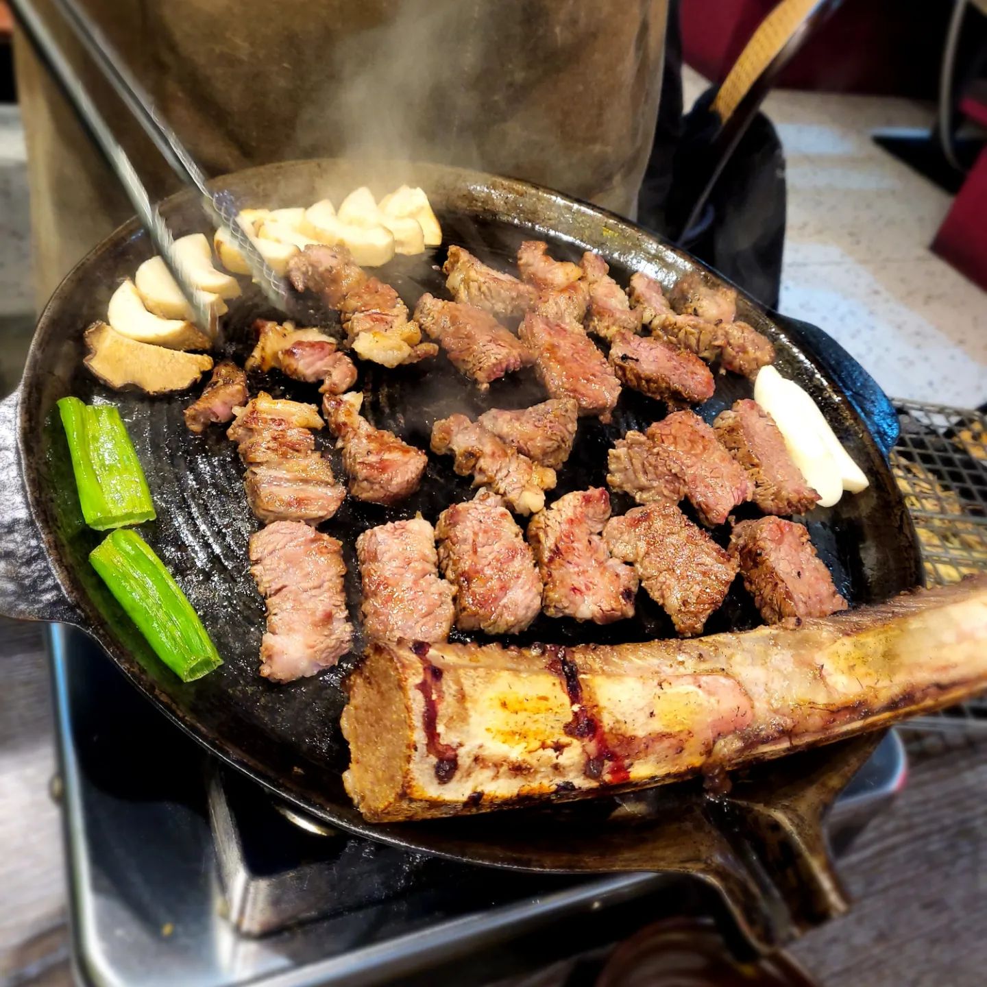 소갈비중 가장 맛있다는 6~8번대 꽃갈비살
진~ 짜 ~ 부드럽고 짚불향 가득 맛있는 우대갈비
와사비, 간장소스, 명이나물 다 잘 어울리고
볶음밥에 밥 반 치즈반 !! 맛이 있게요 없게요??
사진보니 또 먹고싶다😝😍

 #생일#식사#굿#초이스
#화원우대갈비#짚불구이
#갈비맛집#우대갈비#
#첨단2지구 #갈비 #맛집
#고기#좋아요
#볶음밥#치즈#말해모해
#맛집스타그램 #맛있다그램