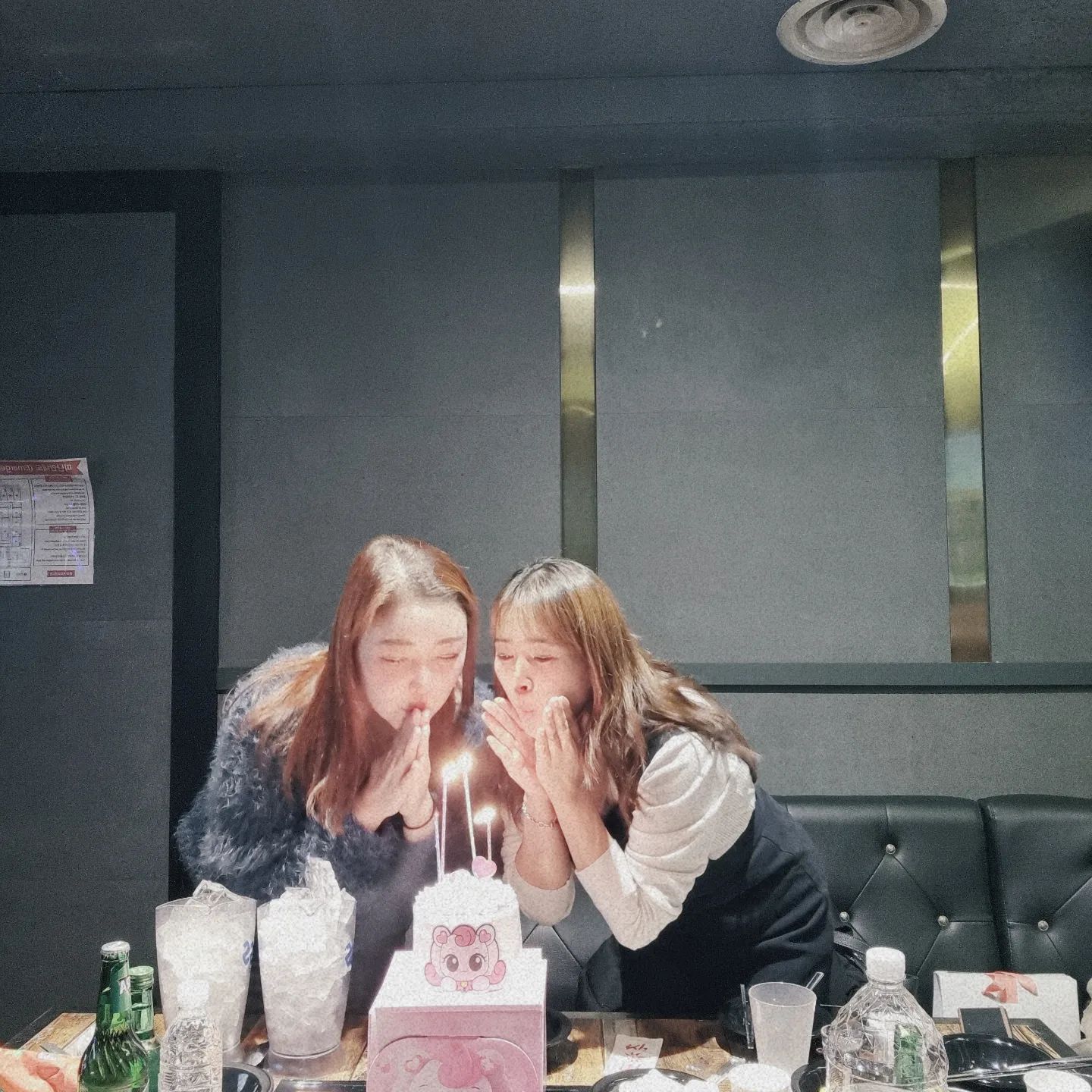 미리하는 생파🥳
우린 계속 신나있음~~ 케익은 몰아서 함께 불기!!!!!
모두 고마워요ㅜㅜ 우리 계속 오래도록 함께합시다!!근데...우리 라면 너무 챙긴거 아니냐고ㅋ
#다같이#천천히#늙기#생파#준코#라면은#존맛##케익대신#준코라면👍