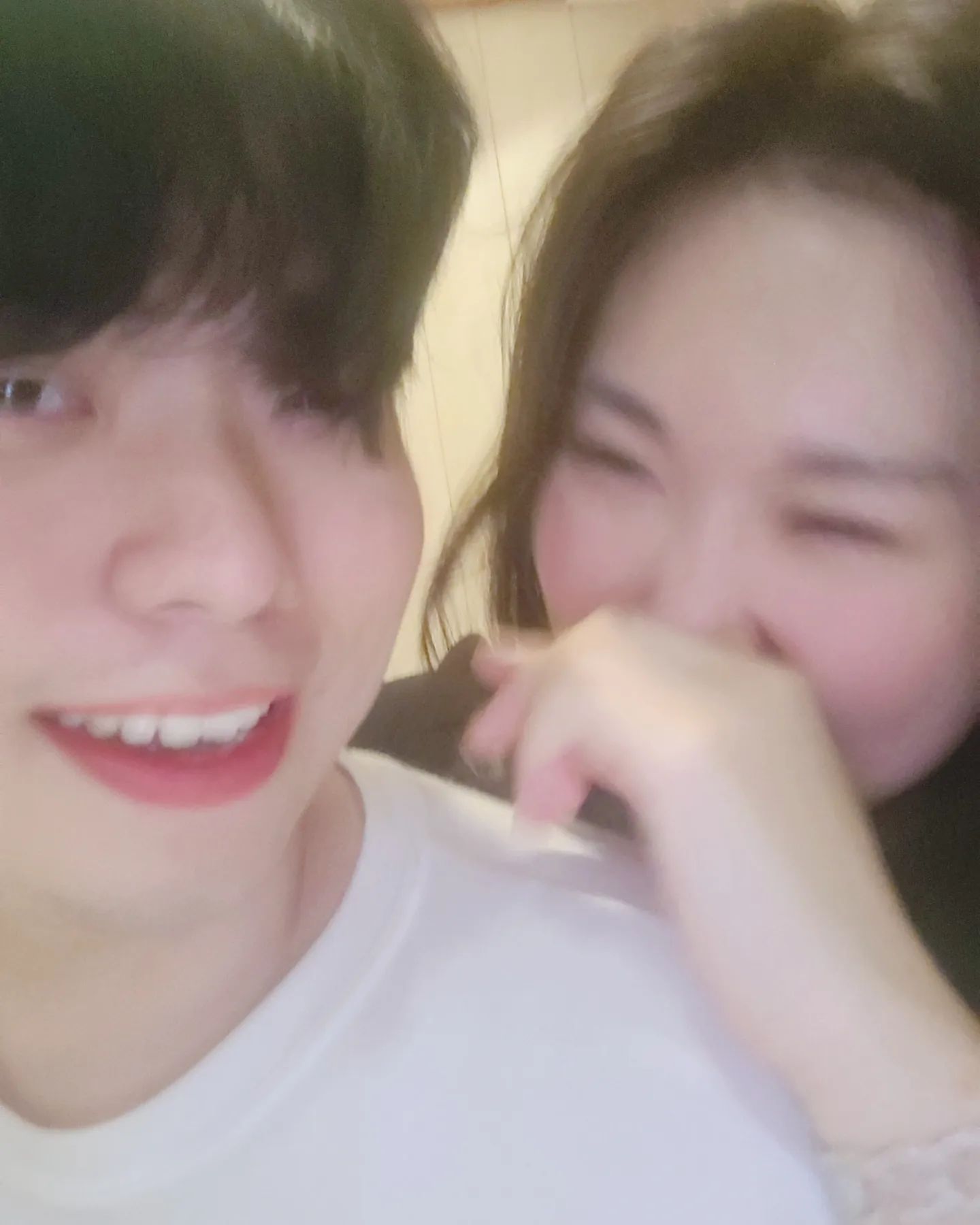 사진찍다 얼굴보고 웃음 터진 우리❤️