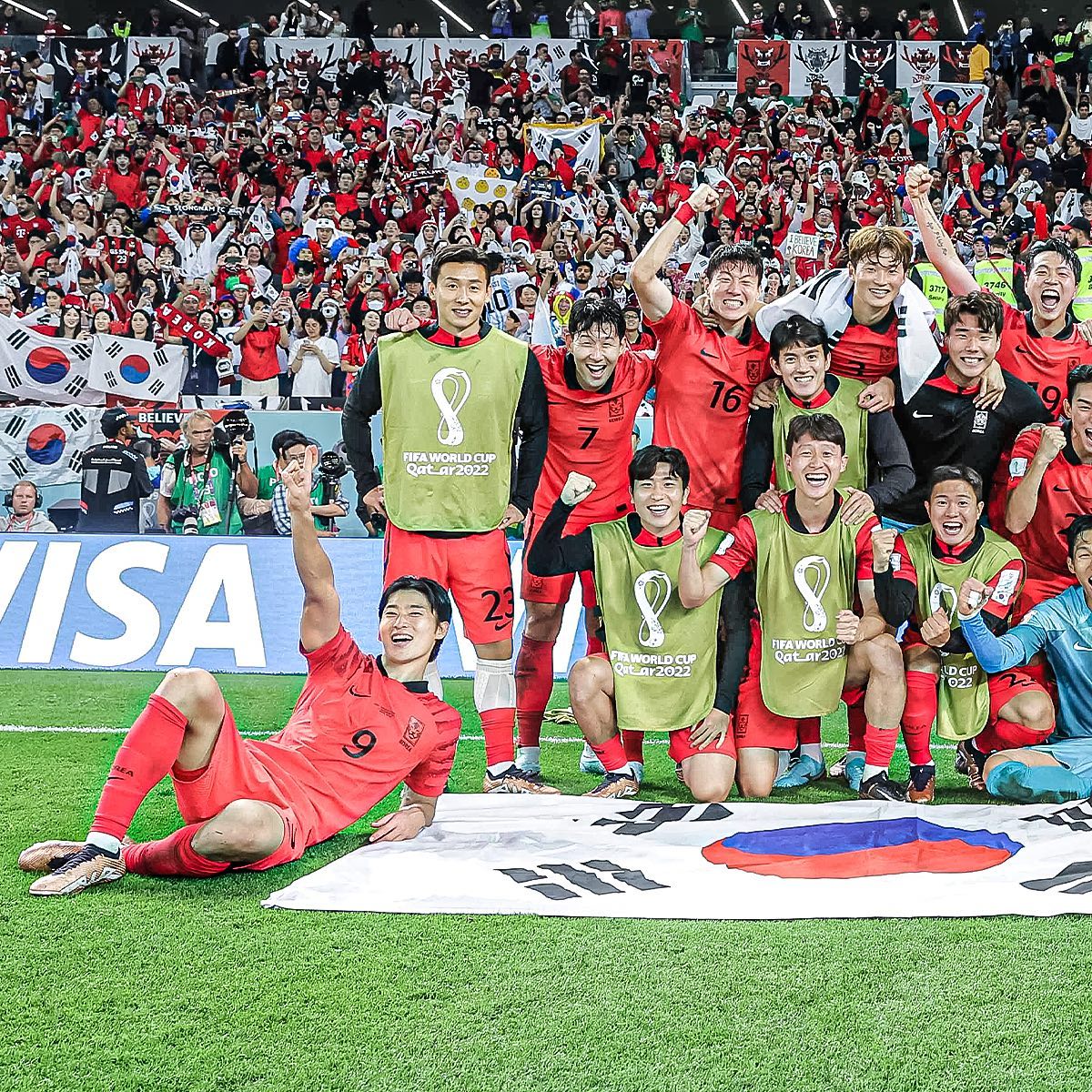 🇰🇷❤️💙🖤🤍⚽️