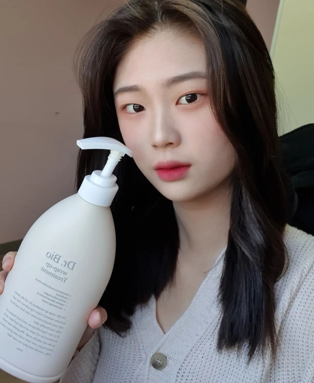 #광고 #솔직후기 

신생아부터 민감하고 건조한 피부의 임산부, 성인까지 민감성 모두가 사용가능한 온가족 스킨케어 전문브랜드 #닥터바이오 에서 트리트먼트를 보내주셨어요 

트리트먼트 색상이 분홍색인데 해마토코쿠스 플루비알리스 추출물과 프로방스 장미꽃수가 함유되어 자연적인 붉은색을 나타낸다고해요  !
향은 은은한 바닐라 향이 나서 계속 맡고싶은 향이에요

이런 분들께 추천 드려요 

- 민감한 두피와 머리엉킴이 고민이신 분
- 아이부터 성인까지 온 가족이 안심하고  사용가능한 제품을 찾으시는 분
- 푸석한 머릿결을 윤기나게 가꾸고 싶은 분 

이 포스팅은 #닥터바이오 제품을 제공받아 체험 후 솔직하게 작성된 리뷰입니다