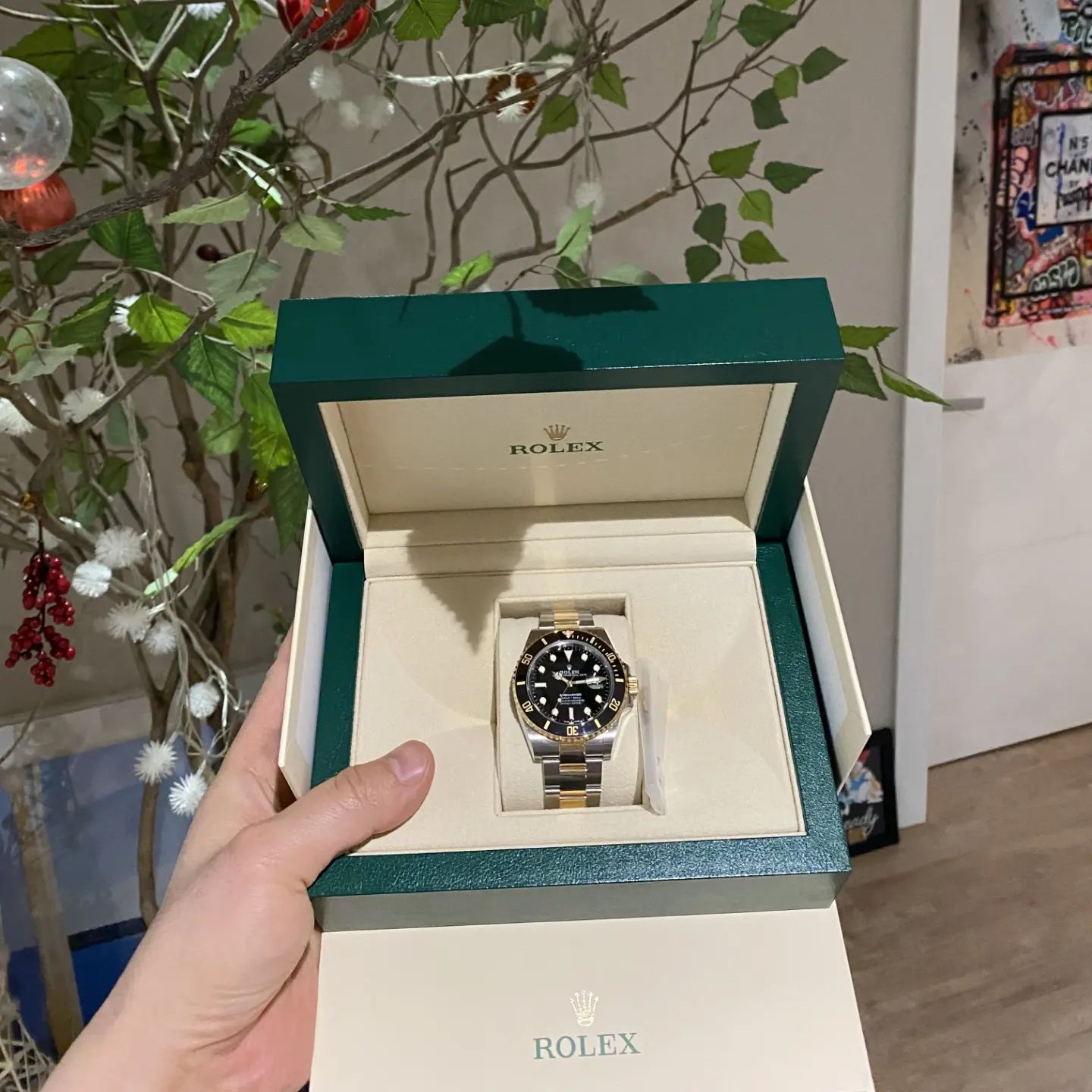 2년만에 인스타~ ㅎ 

롤렉스 서브마리너 흑콤 41mm 성골~

한 번 방문에 바로 겟~ 앗싸~

올해는 큰 선물로 한 해 마무리 하겠습니다 ㅎㅎ