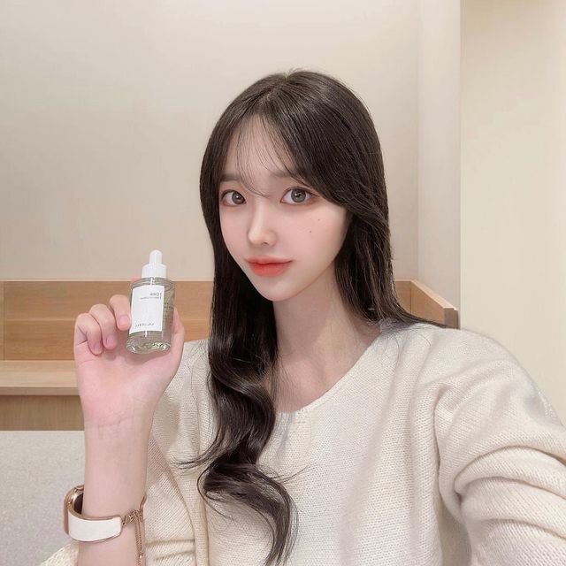 김소명 on Instagram: "#광고 외부 환경에서 자극받은 피부, 시카로 집중 케어해주세요🍃 내 피부를 위한 그린라이트, 진정성있는 라루셀 진정케어🌿 피부 누적량을 최소 4배 이상