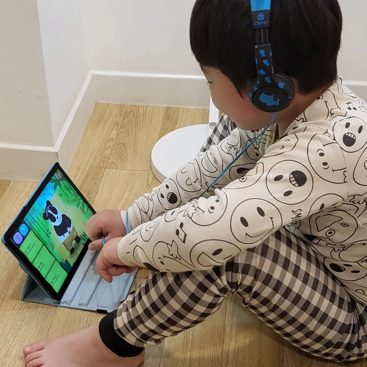 꾸준하게 하고 있는 중국어
내년에 HSK시험도 도전
도전은 좋은거지.
승부욕이 있는 너는 떨어져도 불타오를듯 ㅋㅋㅋ 
너의 도전과 멘탈에 칭찬
올해 중국어 땜시롱 한자에 열 올라
8급 7급 6급을 모두 합격!!!

재미있다니 가보자.
중국어 프리패쓰라 초등 쭉 가는걸루.
뽕 뽑자꾸나

#초등맘 #초1아들 #일상
#아침학습 #도요새중국어 #판판이
#육아소통 #아들스타그램 #육아
#육아소통그램  #아들바보 #초등맘
#육아일기 #육아맘 #선팔 #맛팔
#선팔하면맞팔 #선팔 #줌아줌마