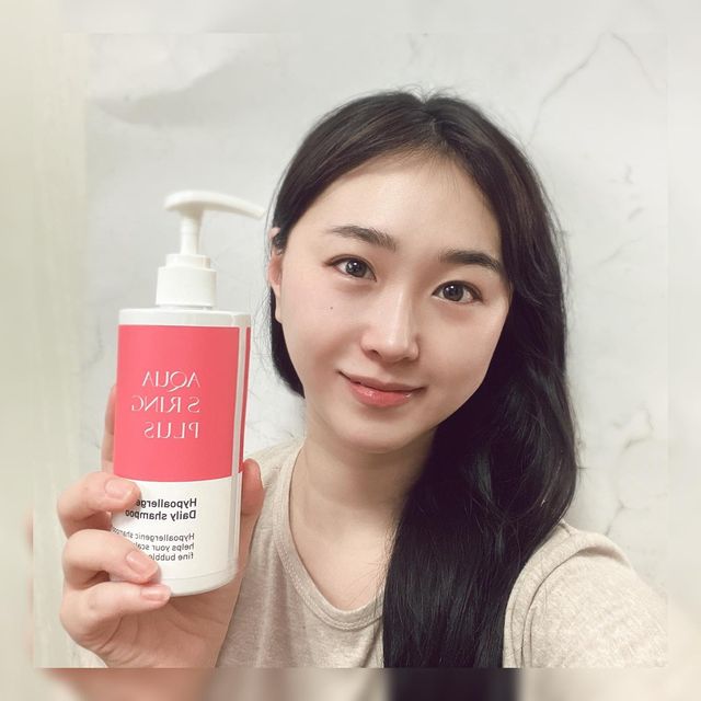 깜미 on Instagram: "#광고 건강한 헤어 두피를 위해 어디까지 해보셨나요? 여러가지 제품 사용할 필요없이 아쿠아큐링 아쿠아에스링 플러스 헤어 샴푸 단 하나의 제품으로 겨울철 문제성 1)비