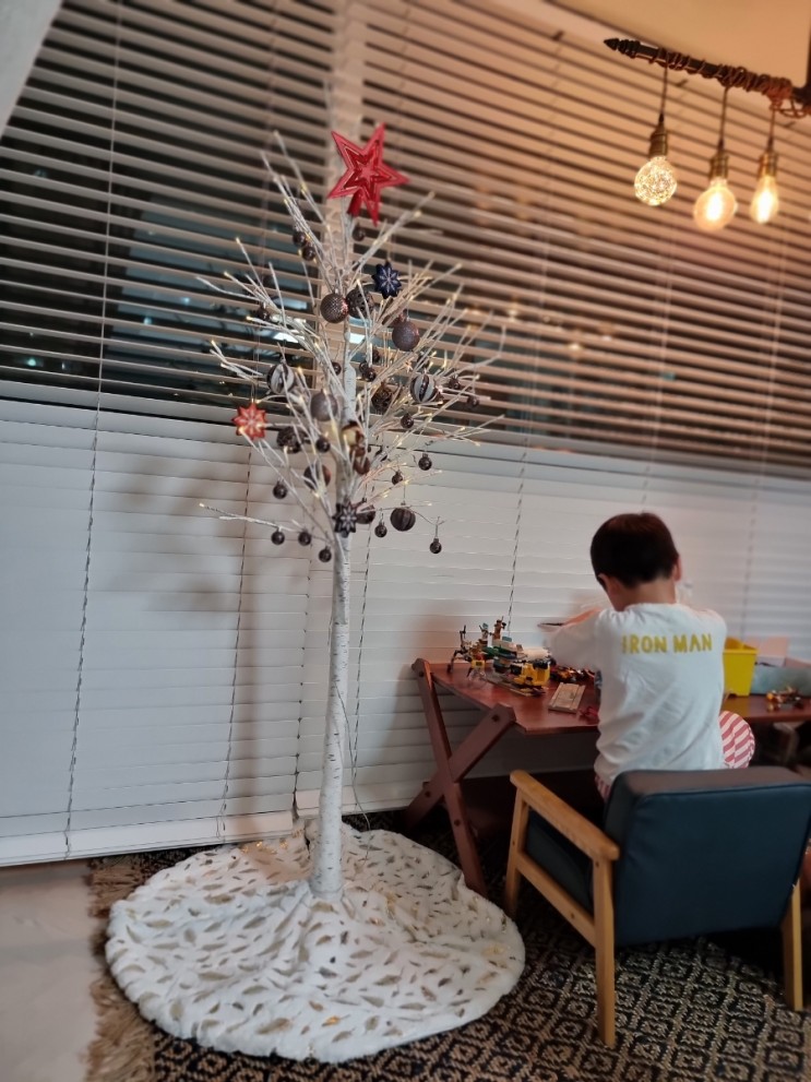 디귿살롱 감성트리 자작나무트리 조명나무 아이들이 너무 좋아해요.