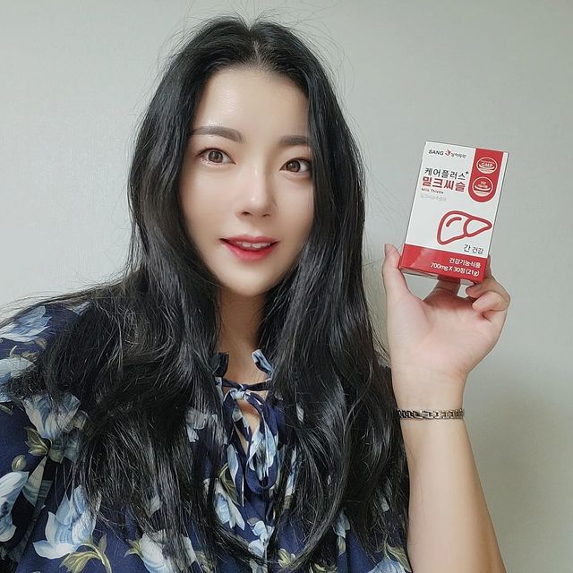 쩡아 on Instagram: "#협찬 직장생활에 필수템 피로회복 밀크씨슬🙆🏻 🎀상아제약 케어플러스 밀크씨슬 👉🏻실라마린 100% 함유된 폴란드산 프리미엄 밀크씨슬 👉🏻섭취하고 덜 피곤할수