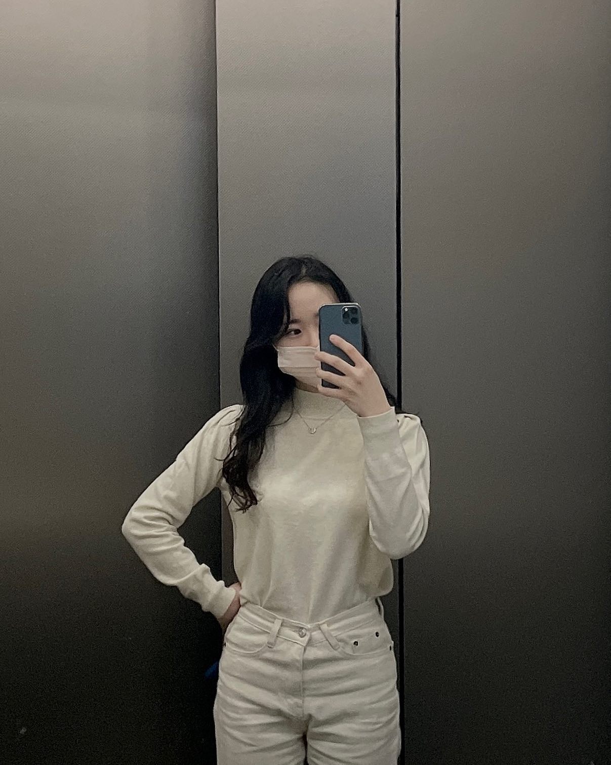하얀이 등장 두둥-
눈같다구해죠오🥹🥹
기운이 없는건지 기분이 안좋은건지이😫😫
푹퍼진 마시마로 처럼 축,,,