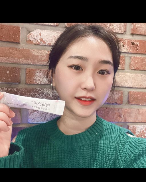 깜미 on Instagram: "#광고 내 피부도 새하얀 겨울 눈처럼 ☃️ 백설기처럼☁️ 하애졌음 좋겠다라는 생각 진짜 많이하고🥲주변 피부가 뽀얀 애들보면 얼마나 부럽던지,, 저와 같은 고민을 가