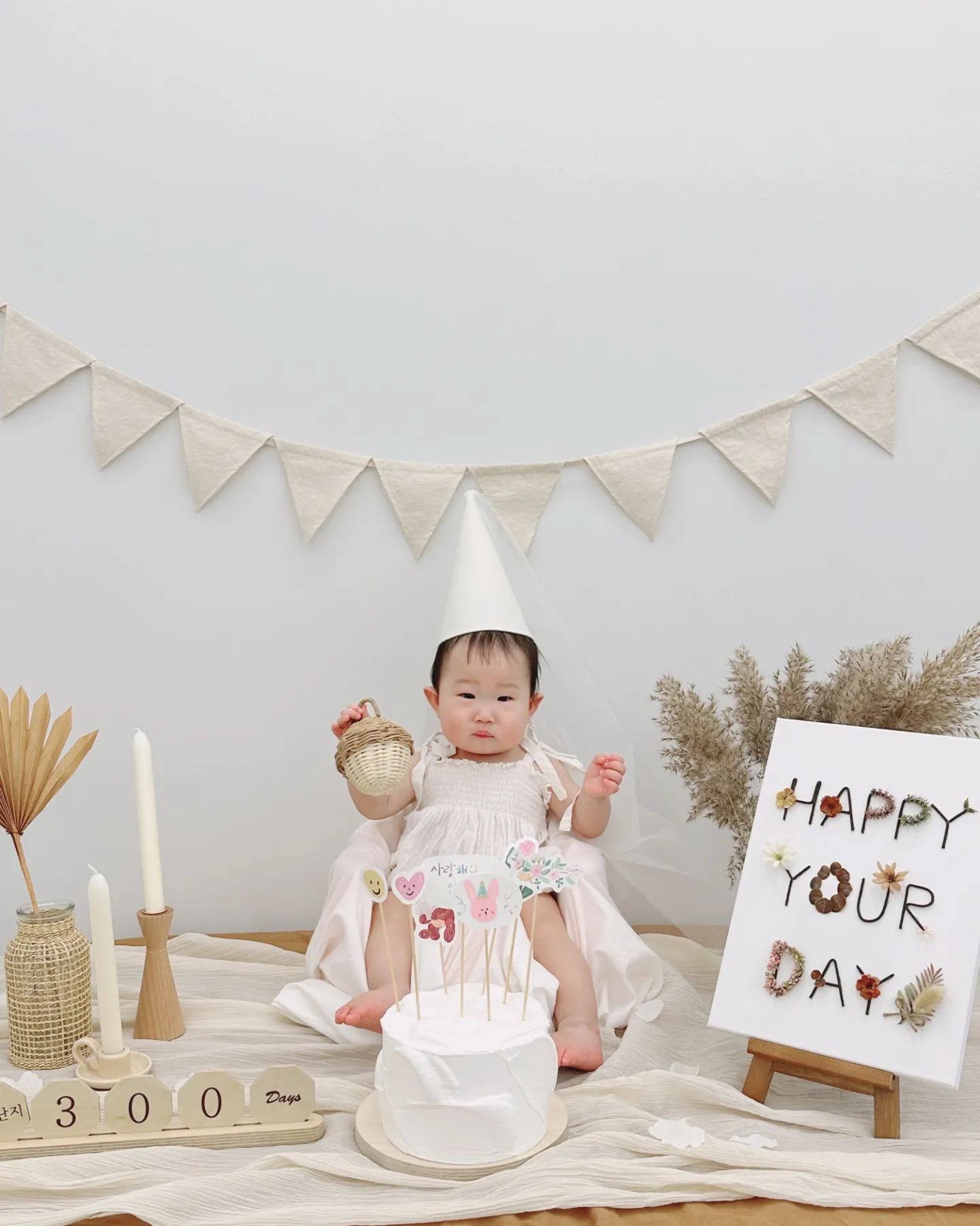 ꕤ𝙻𝚘𝚟𝚎𝚕𝚢 𝙶𝚢𝚞𝚋𝚒 𝙳+𝟹𝟶𝟶ෆ 𓈒𓏸︎︎︎︎
⠀
우리 공쥬 300일
너무 너무 축하해💛
⠀
지금처럼 아프지말고
건강하게 무럭무럭 자라자
⠀
엄마빠가 많이 많이 사랑해🫶🏻
⠀
⠀
⠀
⠀
⠀