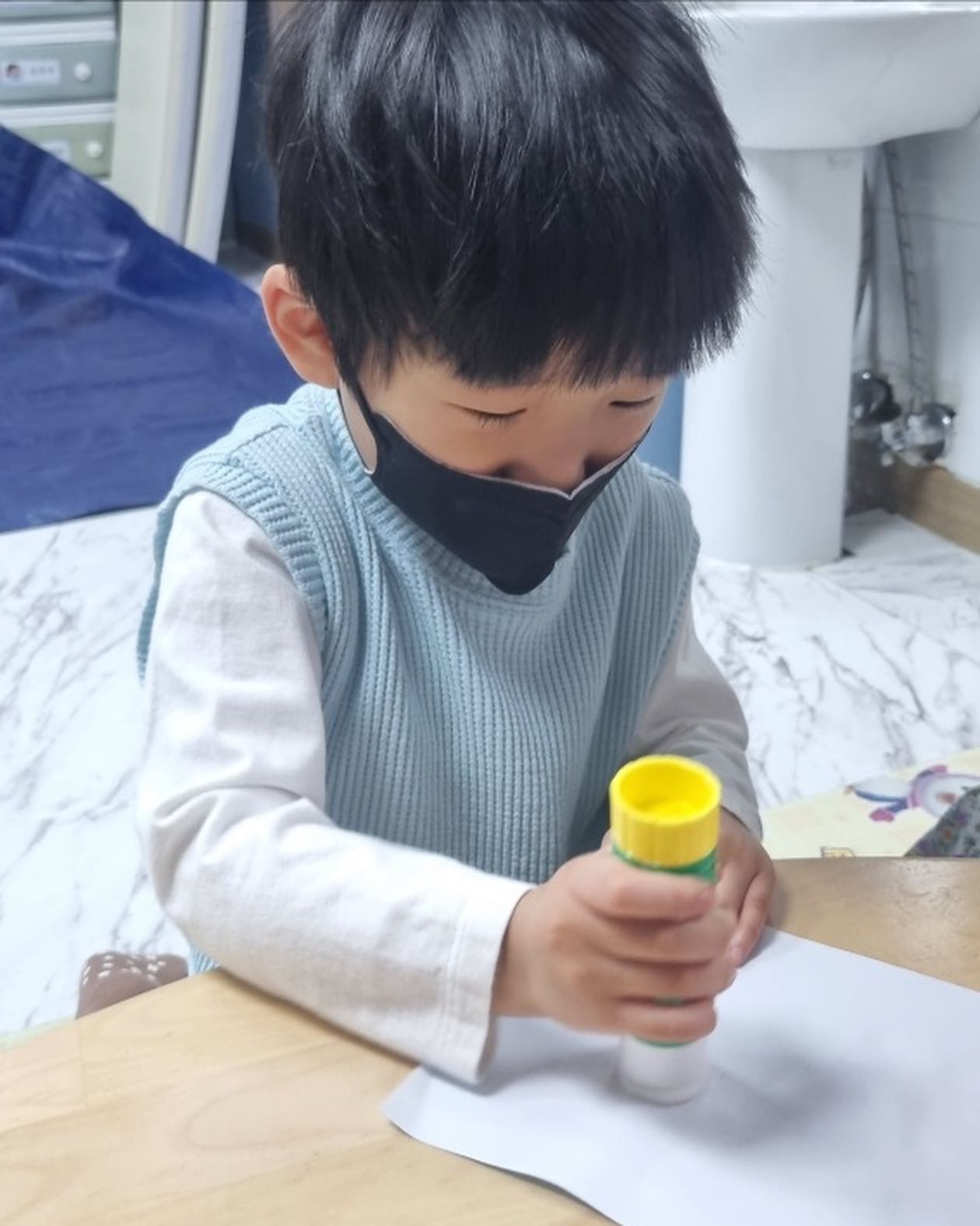 #우주피드

이글루 만든다구 풀칠하고 오더니
집에서도 죙일 풀칠… 바닥 닦느라 힘들다

슬기로운.. 어린이집 생활이라면서요… 하
어린이집에서 많이 하고 오세요 🥹