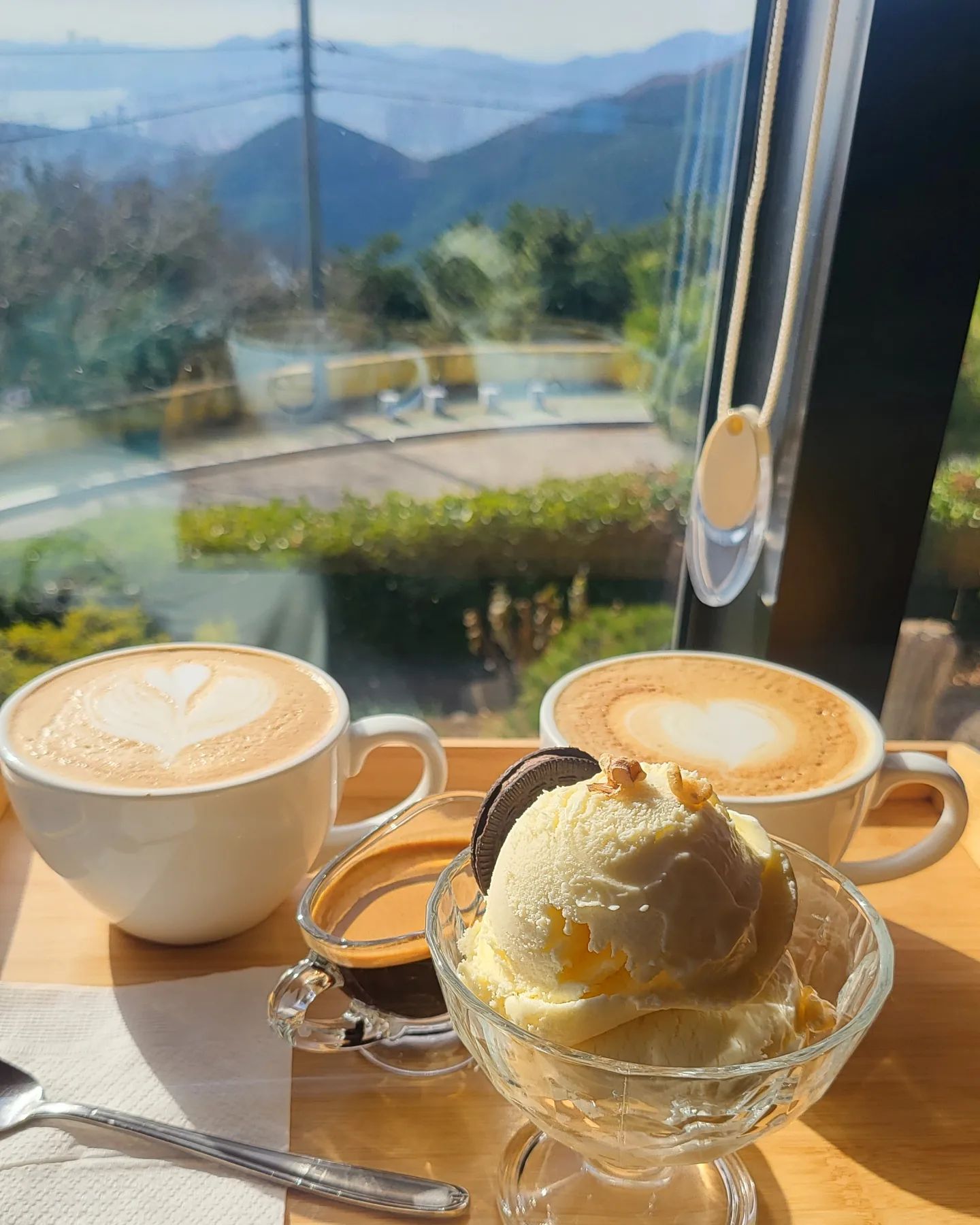 황련산 금련산 등산객들의 핫플

☕️금련산 #구름고개카페  janghwan.byun
⛰️부산 남구 황령산로 260 구름고개카페
⏰️영업시간 11시-23시
🚗주차장 O
☎️051)627-8685
🎆#광안리불꽃축제예약 받음

#구름고개 #황령산 #부산전망좋은카페 #부산야경카페 #부산전망좋은곳 #부산가볼만한곳 #부산드라이브코스 #부산바다뷰 #부산데이트코스  #부산여행 #부산야경명소 #부산밤바다 #부산커피숍 #부산커피맛집 #부산경치좋은곳 #광안리해수욕장 #광안대교 #부산전망대 #부산불꽃축제 #부산여행필수코스 #부산관광지 #부산모임 #부산단체행사 #부산나들이  #부산벚꽃