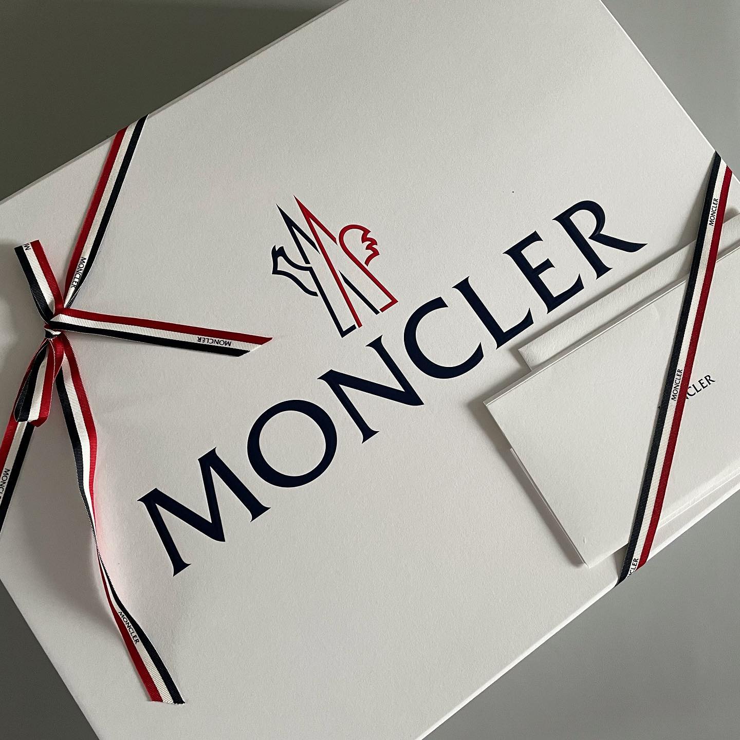 -
행부챈스는 늘 옳다🧞‍♂️
추위야 물렀거라 

#충성 
#행부만세
#몽클레어 #moncler
