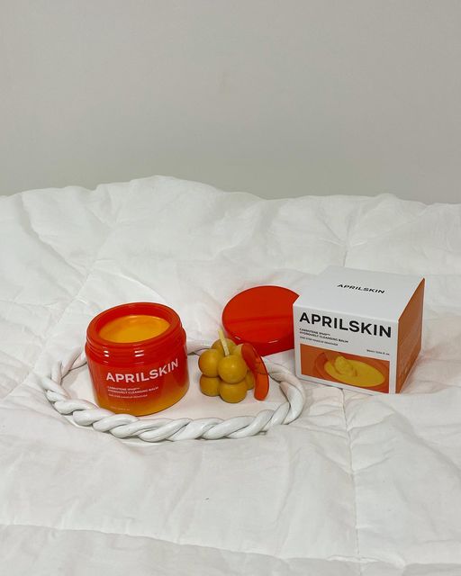 @wwwisdomm on Instagram: "#광고 🧡[에이프릴스킨] 캐로틴 멜팅 클렌징밤 🥕 🫧😶‍🌫️세안해도 블랙헤드, 피지가 남아 있거나 복잡한 클렌징은 귀찮거나 클렌징 후 피부가 당기거나, 미끌미