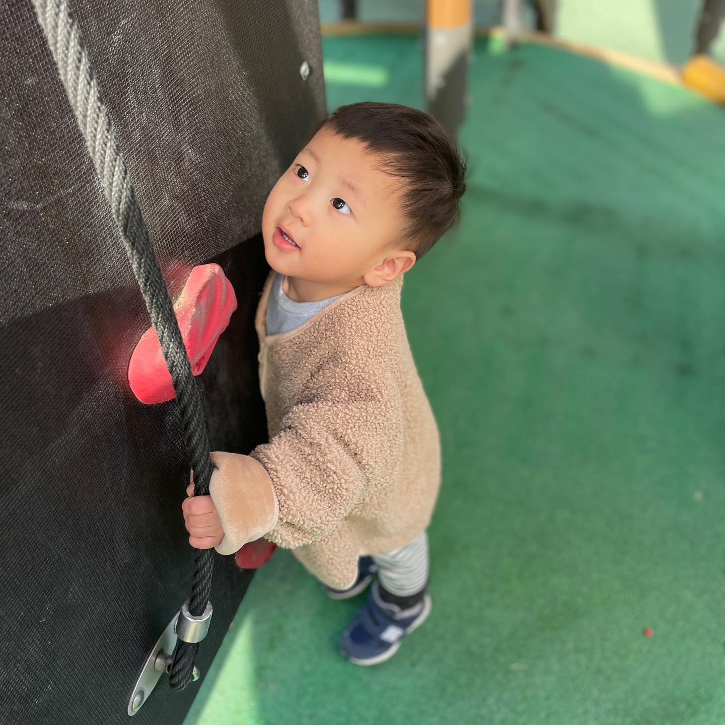 D+493
이제 더 추워지면 어딜 나가야할지 걱정😭
어린이집 가기전까지는 열심히 놀아줄께
매일 도망가는 나쁜남자🤣

#16개월아기 #아기스타그램 #육아기록 #소띠아기 #소띠맘🐮 #놀이터그램 #이제어디로가야하나 #오늘아님 #배재유니❤️ #배재유니