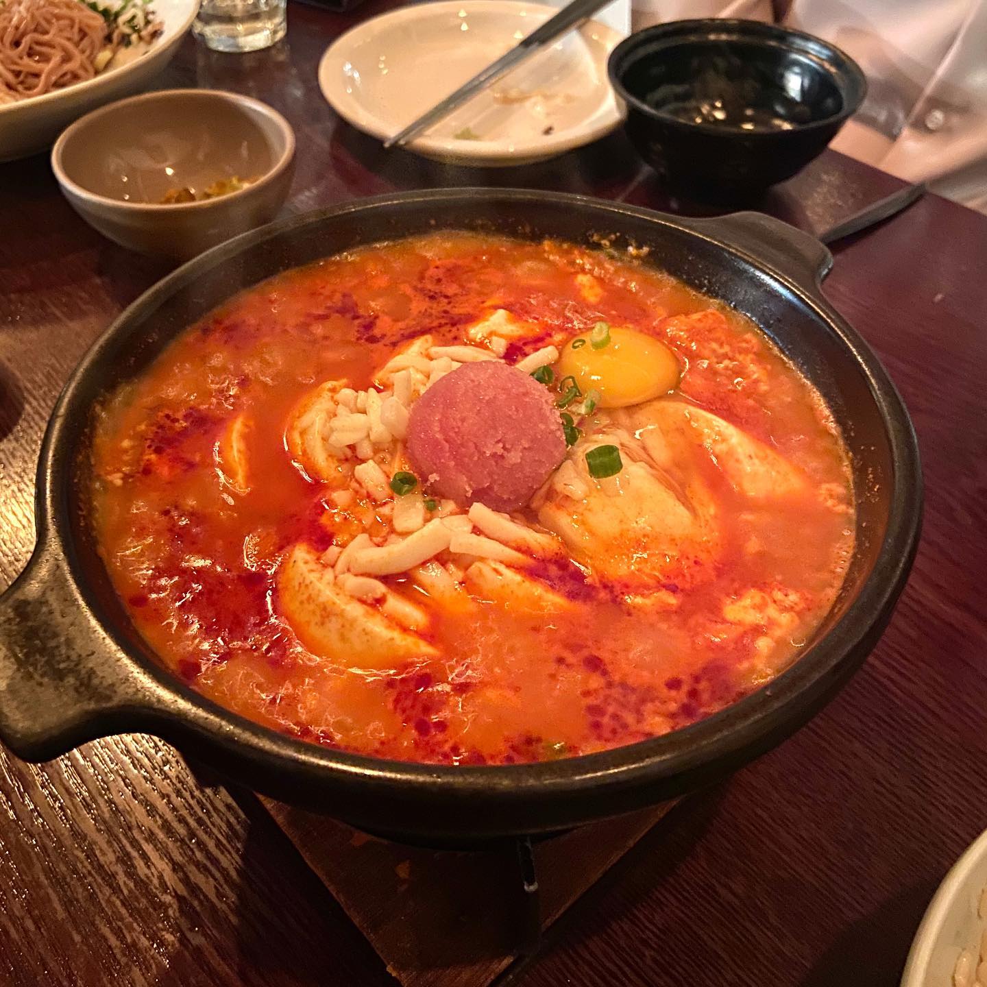 울 인님들 안녕하세요! 오랜만에 인사드려요🥲 제가 대학생인데 기말고사 기간이라 업로드가 많이 뜸했어요🥹

이번 업로드는 #대학로 #혜화맛집 #오이지  입니다! ‘오이지’는 너무나도 유명해서 저도 웨이팅만 몇시간 한 것 같아요ㅠㅠ

오늘은 음식 이야기보다 사담을 좀 해보려고 합니당👀 제가 요즘 인테기가 와서 블로그를 접어야 할지 고민이에요..ㅎ 많이 사랑해주시는 분들이 있는걸 아는데 우짜면 좋을까요!!!🗽