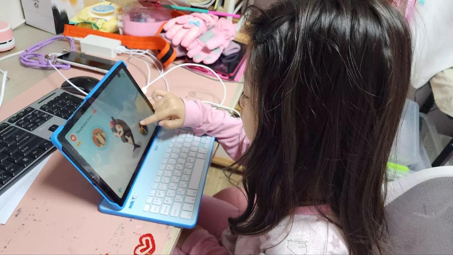 귀신산발하고 모닝 밀크T ♡
우연히 여름방학전에 시작해서 벌써 반년이넹!!
드뎌 또 찾아온 겨울방학 특강~
여름방학에 특강보고 2학기 수월했는데..
이제 1학년과 3학년이구나...두근두근

밀크티 하니깐 난 걱정없음~
열심히 좌절말고 열심히 보고 공부하렴ㅋㅋ
어려우면 코칭선생님한테 묻자ㅋㅋ
(엄마는 이제 기억없다^-^)

#밀크티초등 #밀크T #7세밀크T #9세밀크T
#열공하자 #초딩이제시작