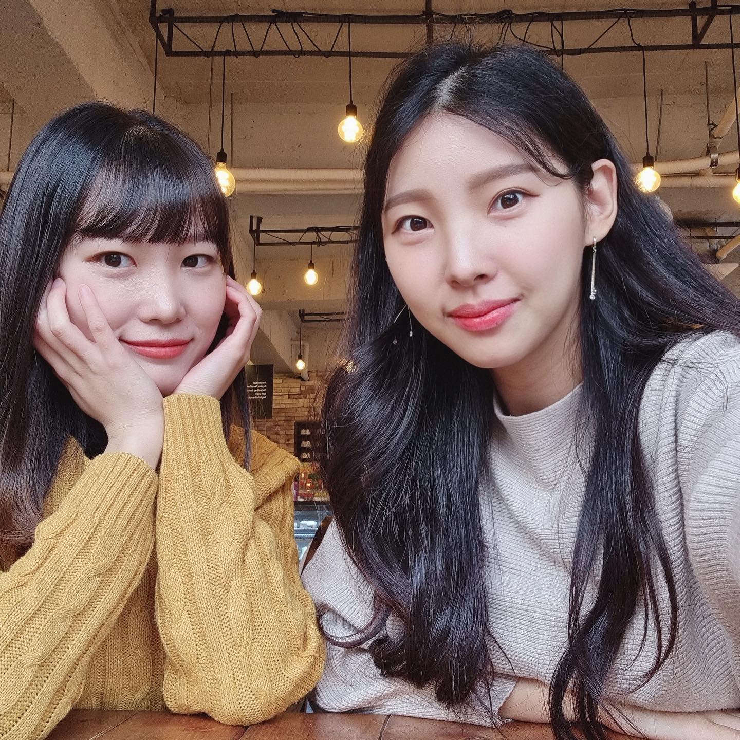 올만에 귀염둥이 민영언니랑🧚‍♂️
-
산모 배려해준다고 하루종일 카페만 세탕뛰어준 보살님💦
각자 위치에서 잘 살다가 잊어먹을때쯤 또 보입시다🥹