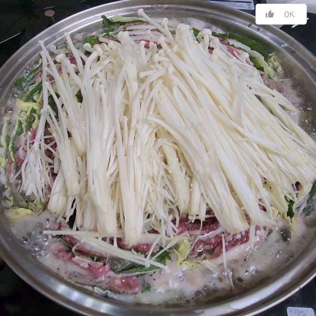 베베띠아쿡 ʙᴇʙᴇᴛɪᴀ ᴄᴏᴏᴋ 👩🏻‍🍳 on Instagram: "본 영상은 제품을 제공받아 만들었습니다⌯'▾'⌯

💚밀푀유나베X황칠요리사💚
솔직히 인삼향이 심하게 날까봐 안어울릴줄 알았는데
생각보다 인삼향이 안남. 아예 안남.
대신 담백함이 더 강해졌음.
배추찜이나 비슷한요리 많이해서 먹었지만 멸치육수만 낸다고해서 담백하진 않았음!!

특히 요알못 요리초보들이 삼계탕하거나 해물등 비린내나 잡내나는것들을 못잡을때 황칠요리사를 쓰면 굉장히 편할거같다 생각이듬!

오늘은 해물모듬사서 황칠요리로한 해물볶음파스타도 해먹어볼생각임ㅎㅎ만들고 업로드 할게요❣️
황실요리사 추천합니다♥

황실코리아가 무엇인지 궁금하다면?
👉🏻그전게시물로 확인해주세요♥

#협찬#광고#인삼나무#황칠나무#황칠코리아#잡내 없애는 법#돼지고기 잡내없애는법#닭고기 잡내제거#삼겹살 잡내없애는법#돼지갈비잡내#돼지갈비 잡내잡는법#소머리수육잡내제거#요리할때 잡내제거#황칠요리사#잡내제거 #밀푀유나베 #요리스타그램  #아침식사메뉴 #아침메뉴 #요리 #아점 #아점식사 #아점메뉴  #점심식단 #점심메뉴  #먹스타그램🍴 #먹스타맞팔 #먹팔환영  #먹팔"