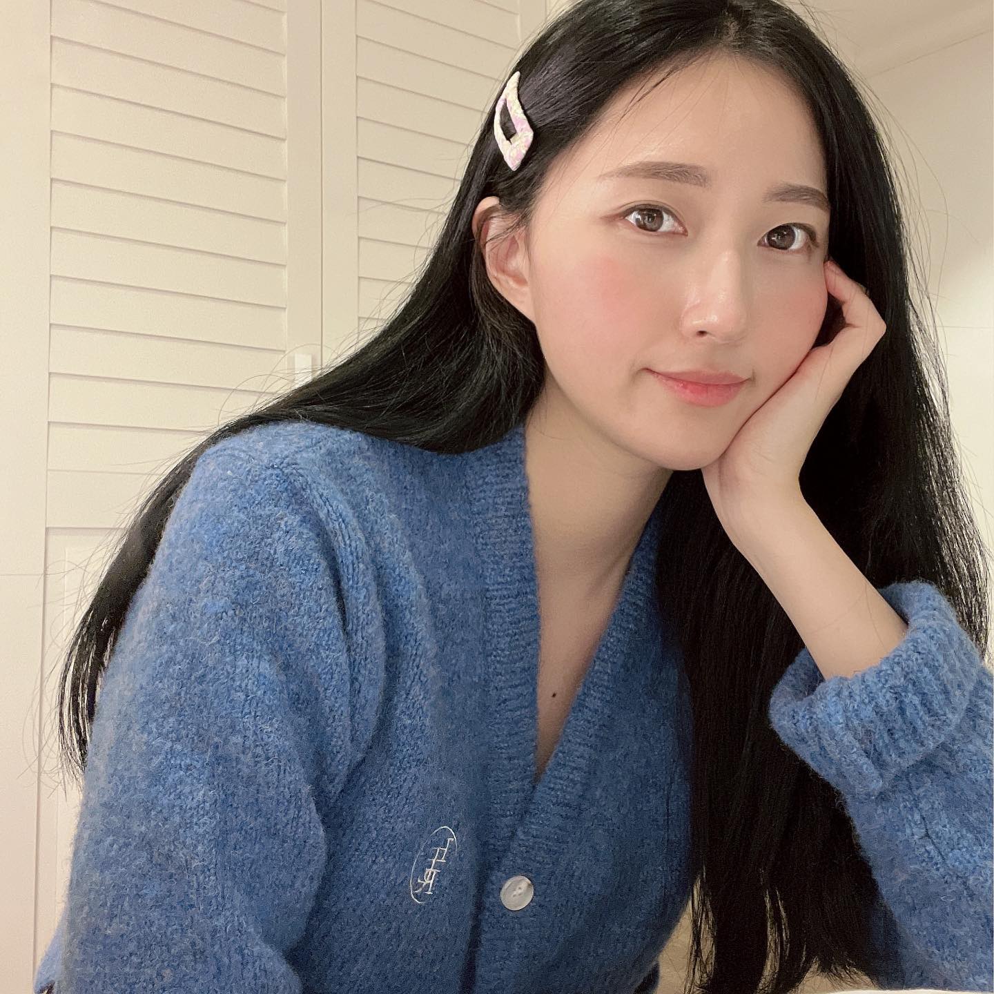 내 볼 어쩔끄냐~~~~~~😳
오랜만에 검정머리 오때여?

#셀피 #iter #brendabrenden #디자이너브랜드 #w컨셉 #데일리룩 #검은머리 #코듀로이스커트 #헬로버블