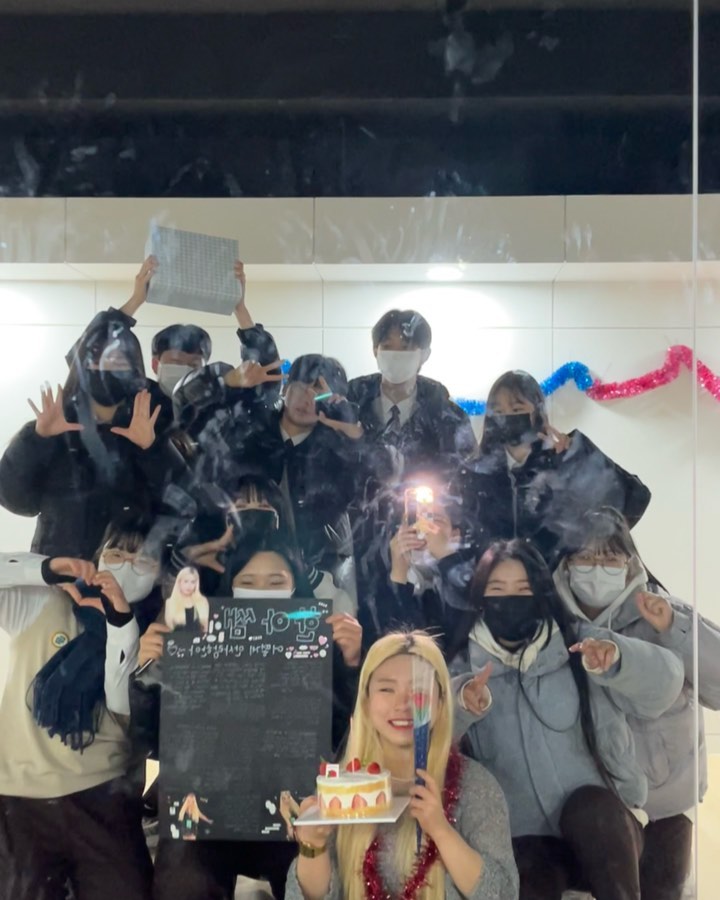 많은 말은 뒤로 하고 이 말 한마디면 충분할 것 같아
내가 더 많이 사랑해!💖