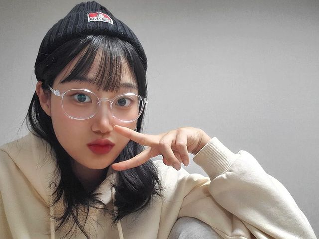 권나영 on Instagram: "🤓라섹하고 안경을 다시 쓴 사람이 있다?! 🤓 안경 자물쇠, 더이상 참지않아! 이 안경을 진작 봤으면 300 굳었지••• 나도 못가본 🇨🇵프랑스🇨🇵 에서 직수입한 친