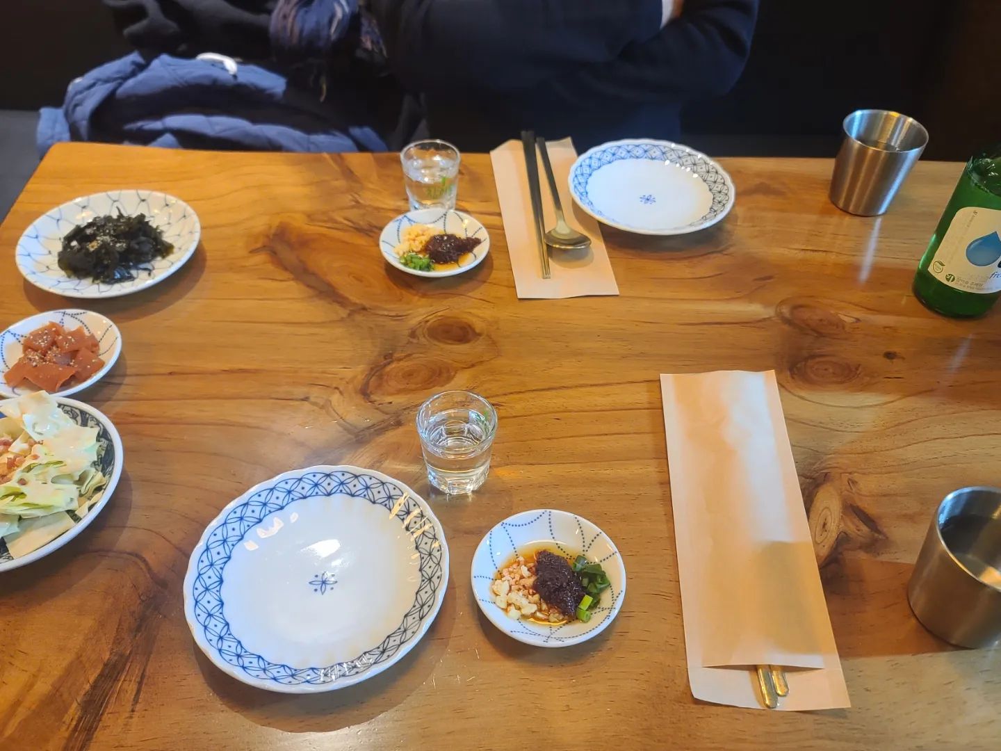 연말은 연말이네~  오랜만에 뭉티기 인주 찰지게 묵었네^^
.
.
.
#맛집탐방 #연말모임#소주한잔
#뭉티기 #육회#백석뭉티기