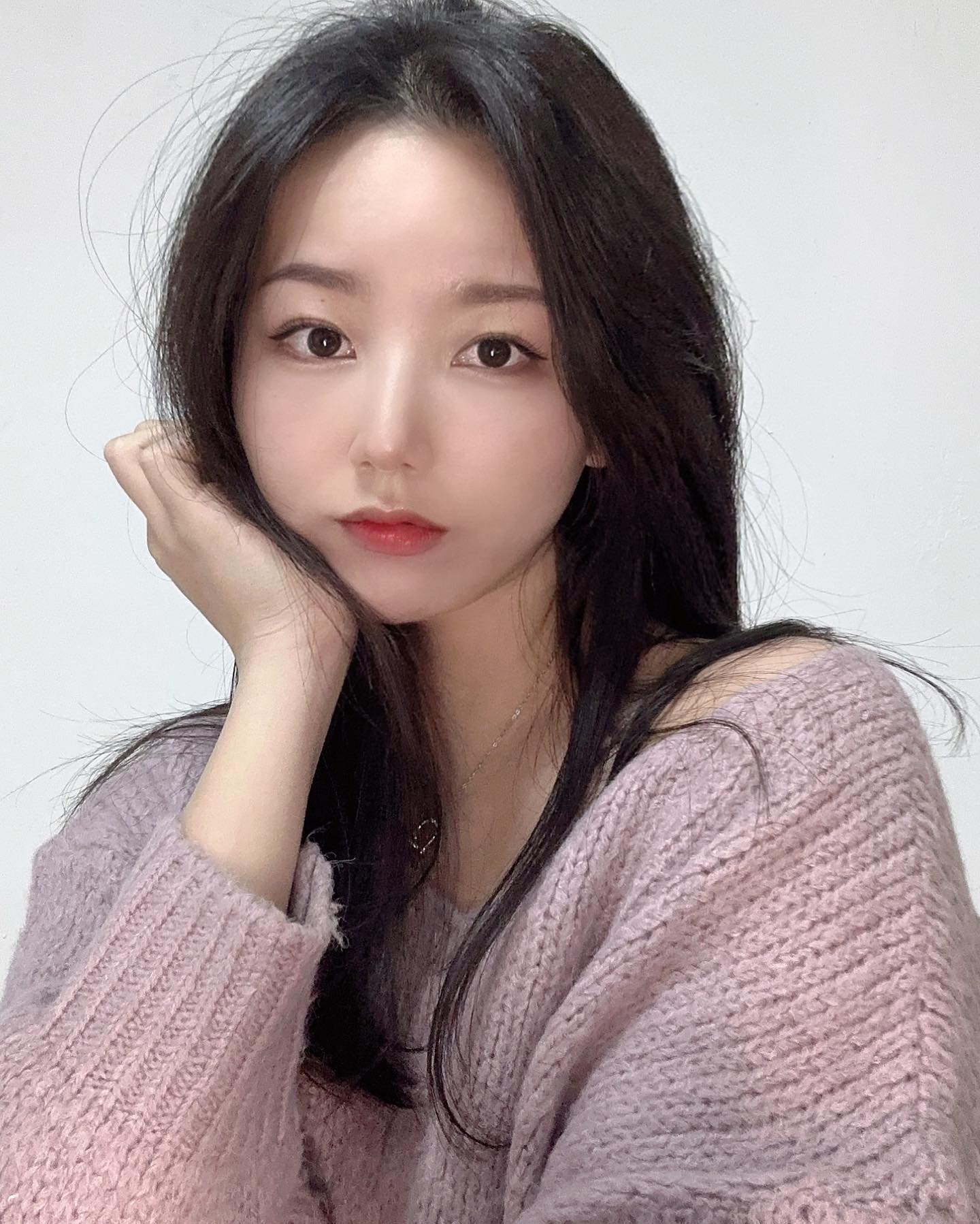 나 눈썹문신하러 간댔더니 짱구각이라던사람 나오세요..😬

꽁꽁 싸매고 강남갔다 왔는데 너무 추웠지만, 
바쁜 아침마다 눈썹 안그려도, 안맞춰도 된다니
먼 길간 후회 읍따💕 눈썹이 선명하니까
쌩얼에도 얼굴 선명도⬆️

beauty_zeze_ 완젼🫶🏻리터치받으러 또 갈꺼임🔥

#강남역눈썹문신 #자연눈썹 #반영구눈썹 #눈썹화장 #쌩얼주의 #뷰티졔졔 

* 이직준비때문에 너무 정신 없는 요즘이었어요(˘̩̩̩̩̩̩◅˘̩̩̩̩̩̩ )
 잊지않고 찾아와준 분들 너무 감사하고
  늦더라도 꼭 답방갈게요!! #다들감기조심하세요❤️