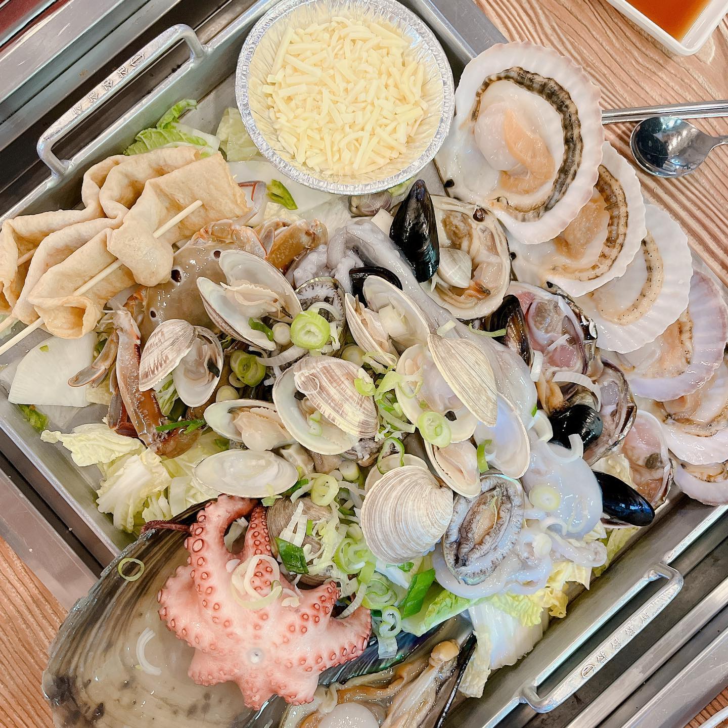 추운날엔 따땃한 조개찜!

#의정부조개구이 #의정부조개찜 #의정부맛집 #동오마을회식 #동오마을조개 #신곡동맛집 #신곡동조갸구이 #바다수퍼 #해물천하조개구이 #동오마을 #먹스타그램