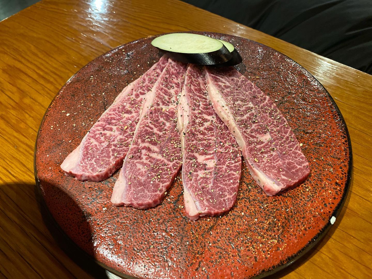 #협찬 #가로수길맛집 #야키니쿠규

소고기 특수 부위 여러군데를 판매하는 #신사맛집
고기는 직접 구워먹지만 개인 화로에 천천히 이야기하며 구워먹을 수 있어 좋았다.
고기 질이 좋아서 고기 좋다는 말을 여러번 하면서 먹었음👍🏻😆

당일 질이 좋은 고기를 추천해줘서 주문할 때 더 좋았다.

📍야키니쿠 규
서울 강남구 강남대로 640
📞0507-1432-0058
⏱️평일 11:30~23:00 (B.T 14:30~17:30)
토요일 17:00~22:00
매주 일요일 정기휴무

#신사역맛집#가로수길소고기#신사역소고기#신사소고기#신사역고기집#가로수길고기집#가로수길핫플#서울야키니쿠#스토리앤체험단#스토리앤#서울맛집#맛스타그램#먹스타그램