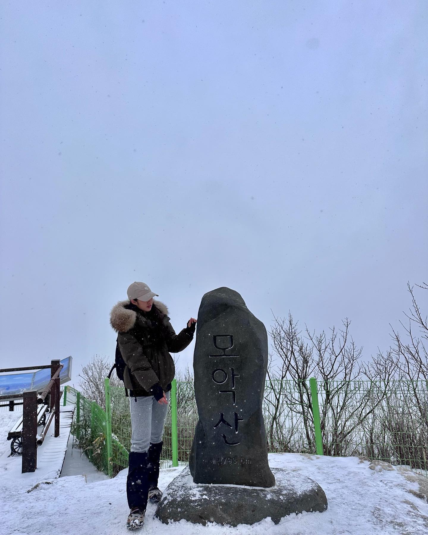 항상가던 코스말고 #금곡사코스 로 다녀온 올해 첫 #설산 ❄️산죠앙🐹

#모악산 #등산그램 #등산스타그램 #운동하는여자 #날다람쥐