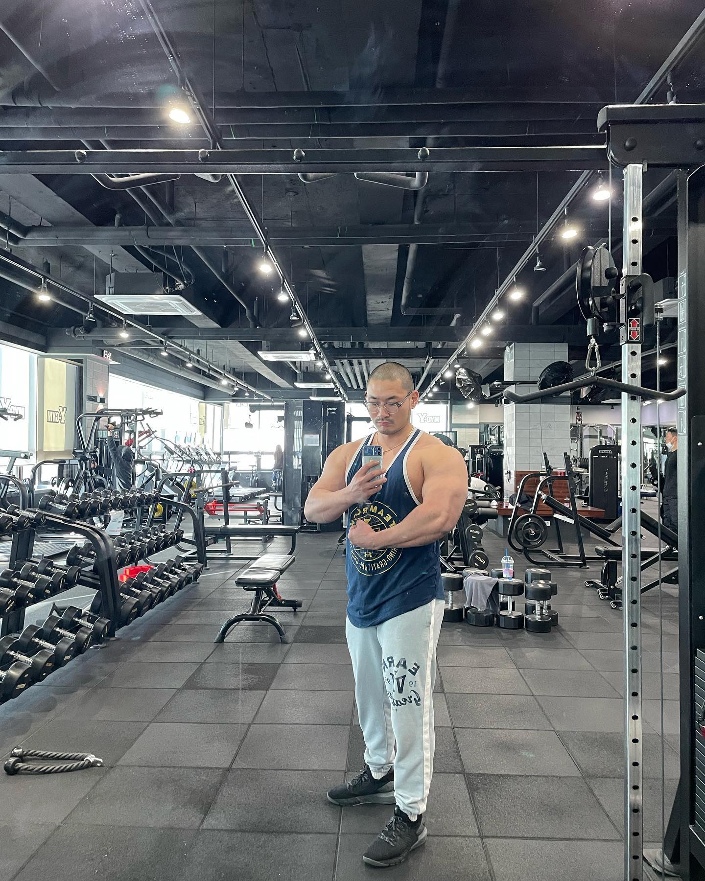 피부가 백옥같이 하얗다
술먹을날 얼마안남았다
내년은 더 빡시게 준비해보겠다!!!!
.
#수원와이짐 #수원 #수원헬스 #수원피티 #수원pt #금곡동 #금곡동헬스 #금곡동피티 #호매실동 #호매실헬스 #호메실피티 #호매실pt #몸스타그램 #헬스타그램 #다이어트 #다이어트그램 #운동스타그램 #운동하는남자 #운동하는여자 #일상 #소통 #맞팔