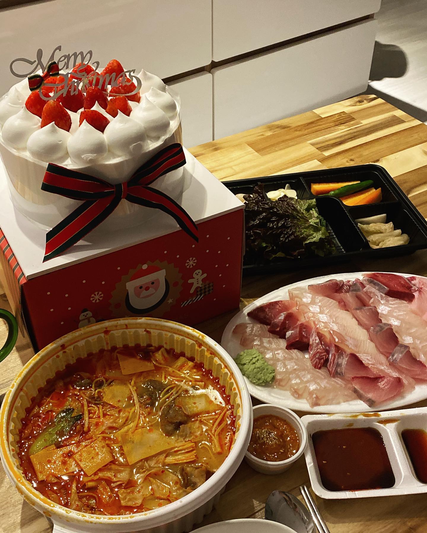 Merry Christmas!
예수님 생일 잔치🎄❤️‍🔥🫶🫧🎁