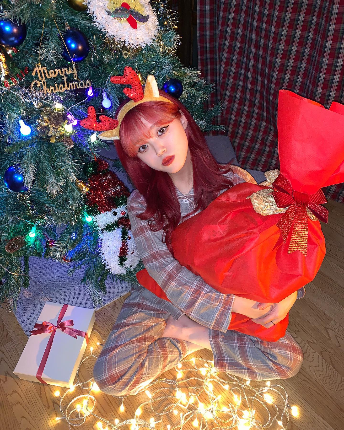 크리스마스에 일하는 사람 누구야 !
나지 ~