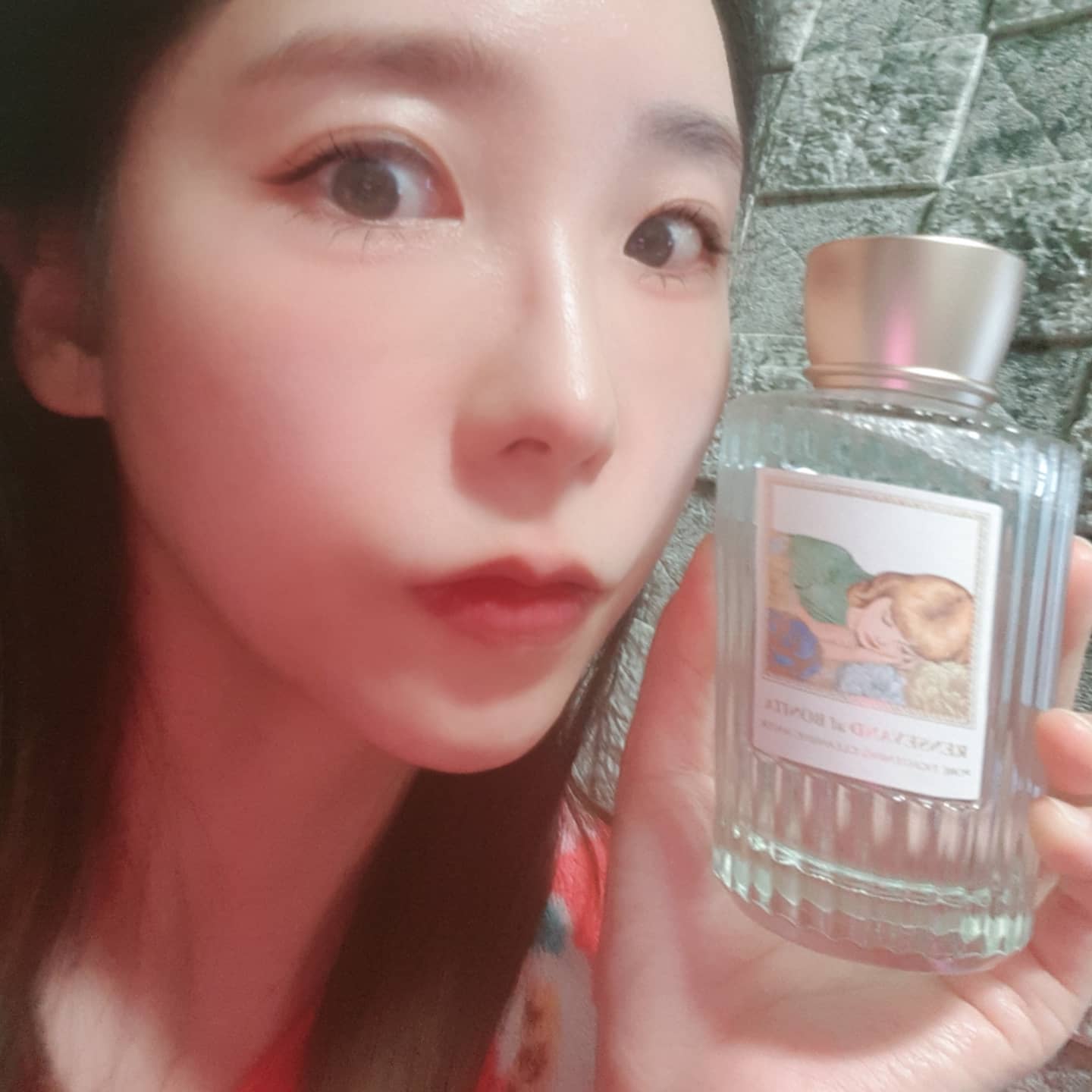 #협찬 
데일리메이크업 순한 클렌징워터로 
간편하게 딥클렌징하면서 모공케어하기!

자극없이 순하면서 
깔끔하게 클렌징하면서 피지제거하니
데일리클렌징워터로 딱!

데일리 모공클렌징하니까 
촉촉하니 안당기고 
푸석푸석 까칠했던 피부결도 
제법 부드러워진 느낌쓰~

쿨링감우왕굿 모공축소클렌징워터라 
편하게 타이트닝케어 할 수 있어서 
맘에 쏘옥!
.
.
.
.
. 
#첫줄 #일상 #daily #뷰티 #뷰티스타그램 
#SKANSKIN #스칸스킨 #모공축소클렌징워터 #모공줄이는법 
#클렌징워터추천 #백화점클렌징워터
#셀카 #셀스타그램 #얼스타그램 
#첫줄반사 #좋반 #좋테 #운동하는여자 
#직장인일상 #like4likes #선팔하면맞팔 #l4l