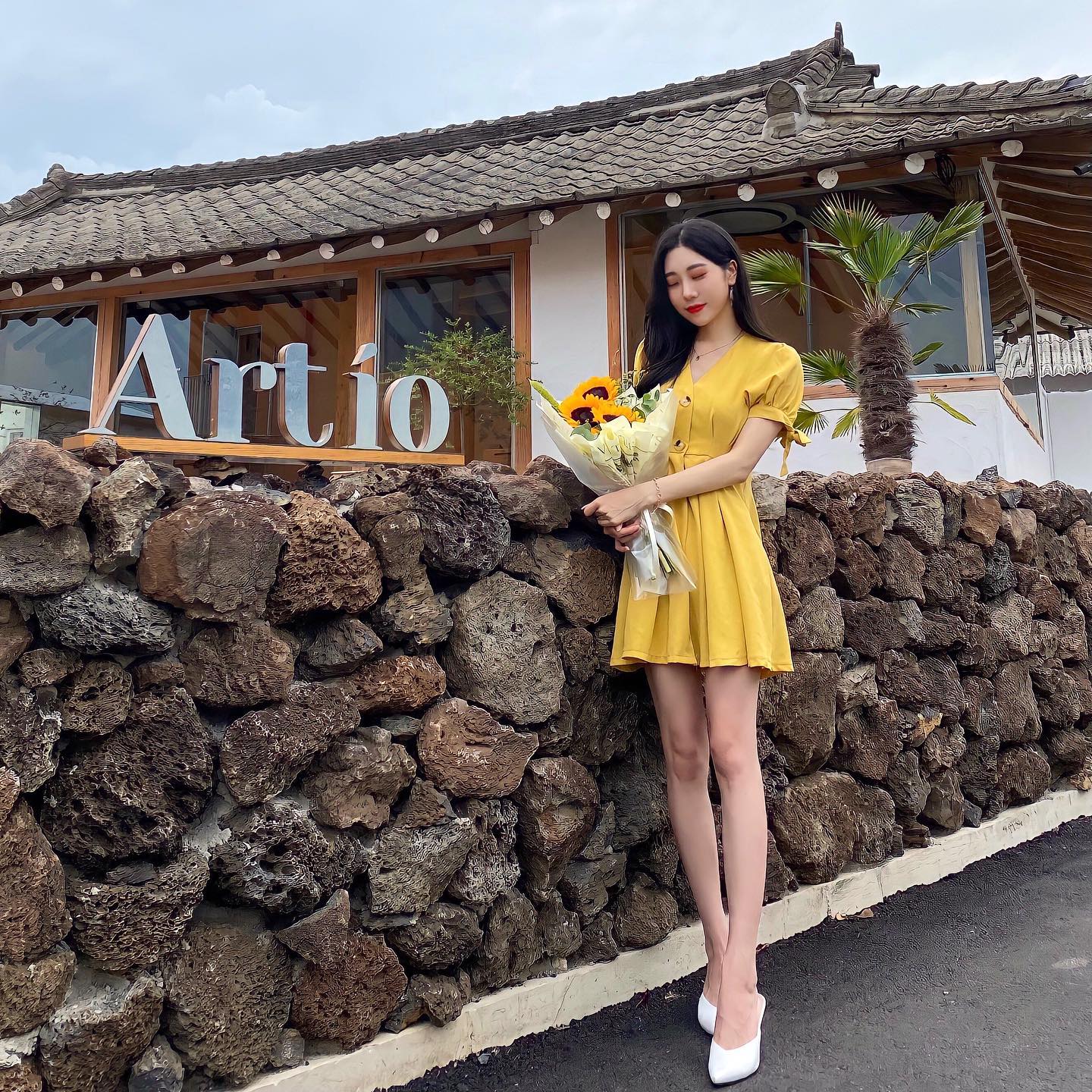  “#협찬 / 제주느낌 나는 ‘아르티오’ 카페🌴 광주에서 핫한 카페 방문👣 핫한 곳이라 그런지 제가 갔을땐 디저트가 크로플 빼고 전부 sold out 된 상태였어요~! 크로플도 맛있었지만 다음엔 다른 디저트들도 먹으러 와야겠어요😋 디저트 많은곳…”