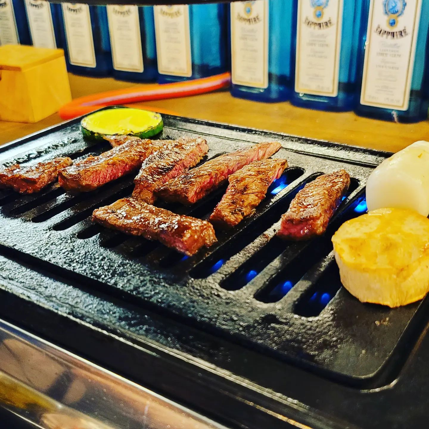 #새벽네시 #네시모듬한접시

분위기 맛집인 줄 알았는데 진심 고기 맛집, 하이볼 맛집인 걸로

오늘부터 단골각~^^♡ 인정? 인정!