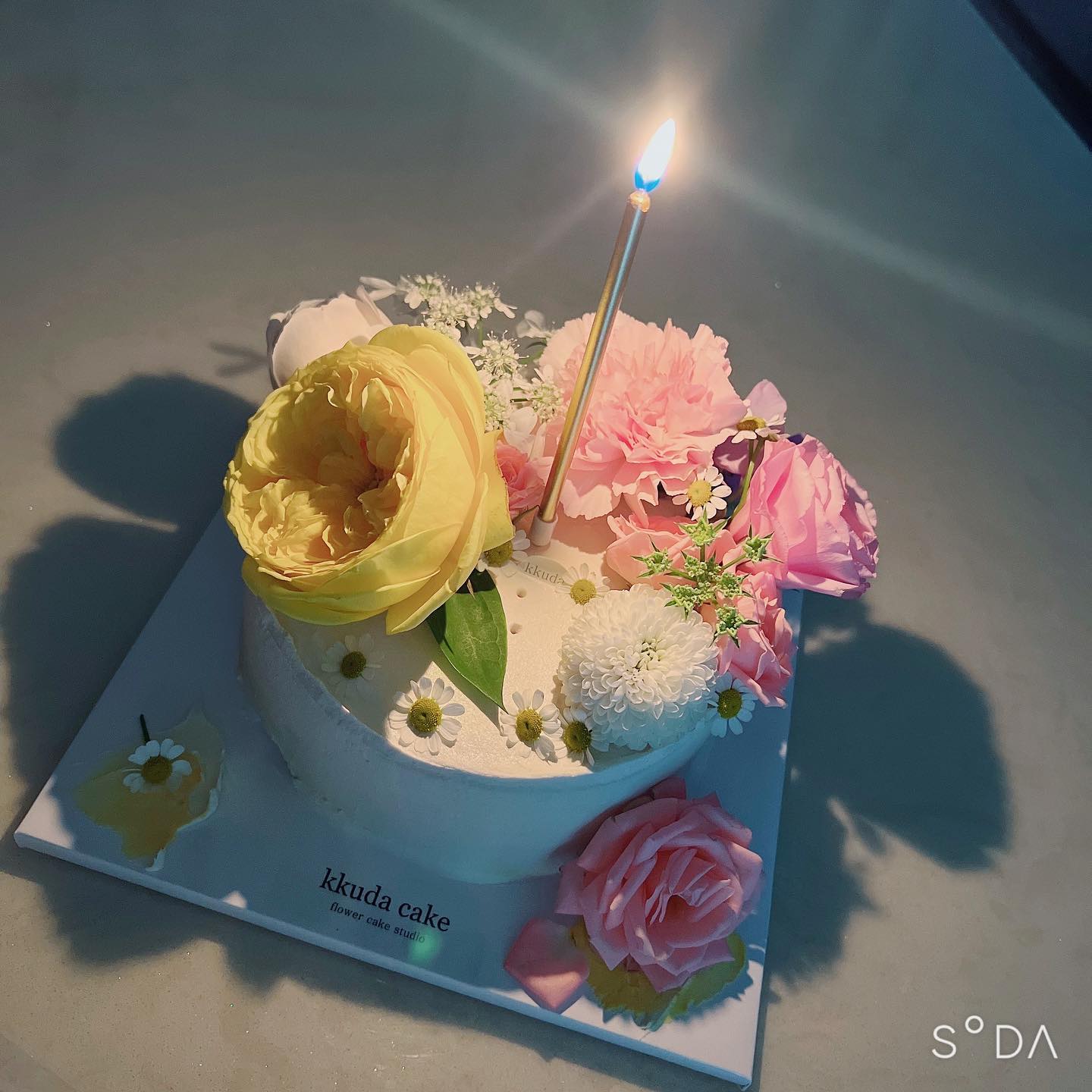 ⠀
떡케이크 좋아하는 부모님을 위한 생화떡케이크🌺🌸🌼🎂
보통 이쁜케이크는 맛없는데 kkuda_cake 꾸다케이크는~~🍰 보기좋은떡이 먹기좋다는말이 딱이였어요!
앉은자리에서 떡케이크 다 먹어버렸네용~~
보관방법도 알려주셨는데~ 소용없네용^_^

#부산생화떡케이크 #꾸다케이크 #부산꽃케이크 #부산주문제작케이크 #부산떡케이크 #서면케이크