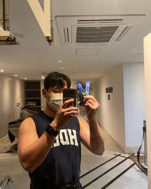핏성민 on Instagram: "#오운완#협찬

[duo👫🏻]
1. dead lift
 (10/15x5, 90/50kg)
2. seated draw (맥그립)
 (15/20x5, 65/35kg)
3. one arm low row
 (15x5, 25/5kg)
4. cable pushdown
 (12x5, 35kg)

월요일 등운동 완료✌🏻 
많이 먹어서 그런지 몸은 무거운데 힘은 나네요🙉
남은 2022년 일주일밖에 안남았지만, 모두 뜻깊고 즐겁게 보내시길 바랄게요🙏🏻

[쿠팡 1등 ⭐️ 락토페린 메타바이오틱스 5세대 유산균]

건강관리에 유산균을 빼먹을수 없죠?

📍간단 설명
 
[제품 소개]
1) 순도 97.4% 뉴질랜드 락토페린 함유
2) 5세대 유산균 메타바이오틱스
3) 19종 혼합 유산균 30억 투입
4) 비타민5종 함유

📍직접 사용 후 진심평가
✔ 하루 1포 먹어여하는데 1일 3포 먹고 싶은 밀크 젤리맛‼️
✔ 메타바이오틱스라서 프리바이오틱스, 프로바이오틱, 신바이오틱스, 유산균 대사간물, 유산균 사균체를 한방에 섭취🫵🏼"