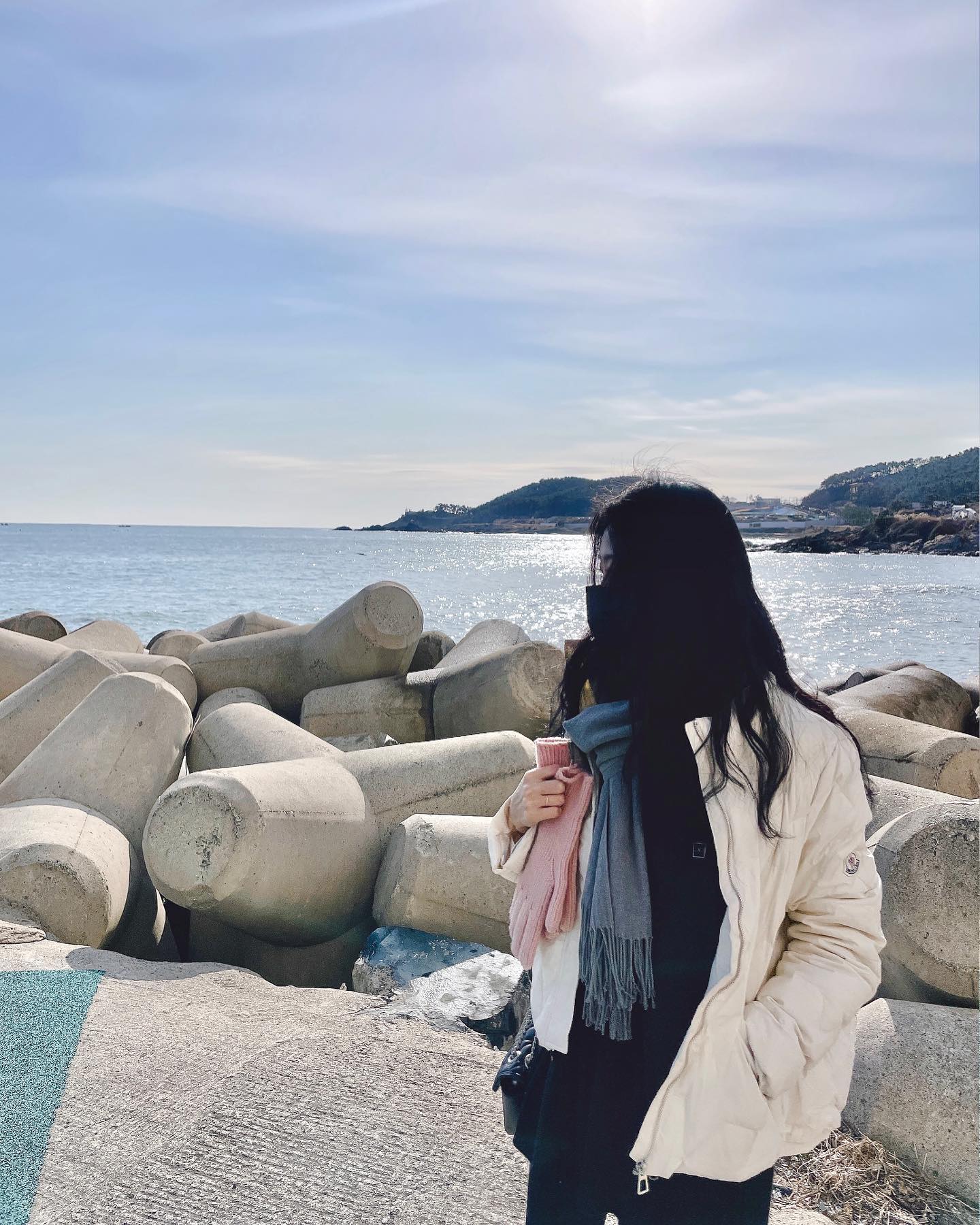 😝너무 간만에 외출해서 씐이나
약간만 추워져도 춥다 소리 달고 사는 일인🥶
꿀템 장착하고 삶의질 올라가보림🥹
발열조끼… 왜 왜 저만 몰라떠요??
경량패딩 옷장으로 들어가버렸..
베이지나 아이보리 컬러도 만들어 주세효🙏🏻

나처럼 추위 못참는 사람들을 위해 알려두림 #자이로 발열조끼❤️

광고아님❌ 내돈내산⭕️