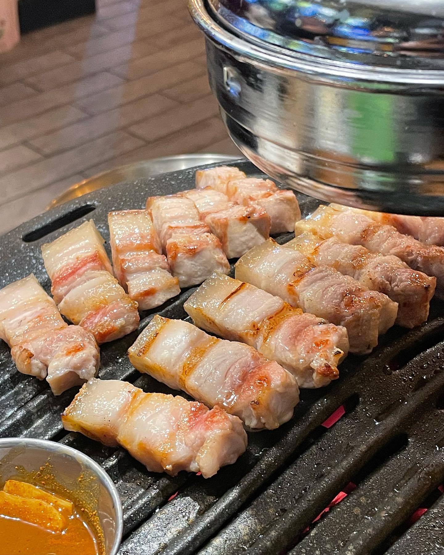 내가 좋아하는 삼겹살집🐷 동네에 있어서 자주감ㅎ 고추장찌개 먹으러가는 건 안비밀🤫

#대흥동맛집 #진미오겹살