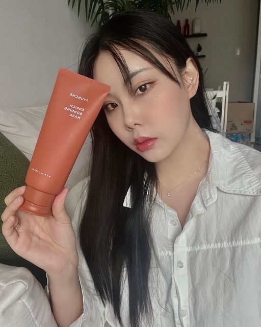 마이주 뷰뷰 on Instagram: "#제품제공 이젠 집에서도 샵에서 관리 받은것처럼 집중적으로 헤어관리를 할 수 있어요!🧴🧡 날씨가 건조해지면서 더욱 푸석해지고 손상된 모발에 아윤채 “인리