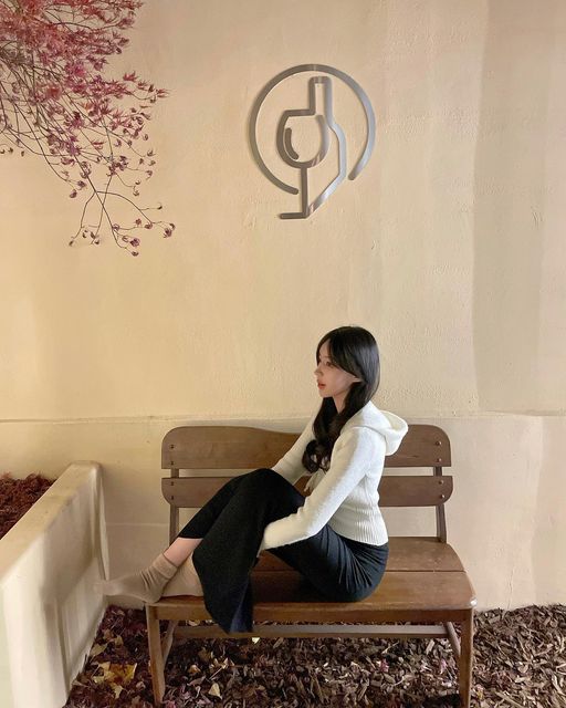 김소명 on Instagram: "#광고 수족냉증이 있어서 겨울엔 
발까지 따뜻하게 해줘야
버틸 수 있는 저에요🧦🧦

양말 안쪽 전체가 융털 기모인
양말 신고 나갔더니 발이 너무 따뜻따뜻❤︎
@dailygonggam_official 

부드럽고 따뜻한데다 신축성도 좋기 때문에 
남녀노소 편하게 착용이 가능하답니다.
다들 감기 조심하세요 ◡̈
.
.
#일상공감 #일상공감포근착융털양말 #일상공감양말 #포근착융털양말 #기모양말 #겨울양말 #겨울양말추천 #겨울양말세트 #따뜻한양말 #양말추천 #겨울선물"