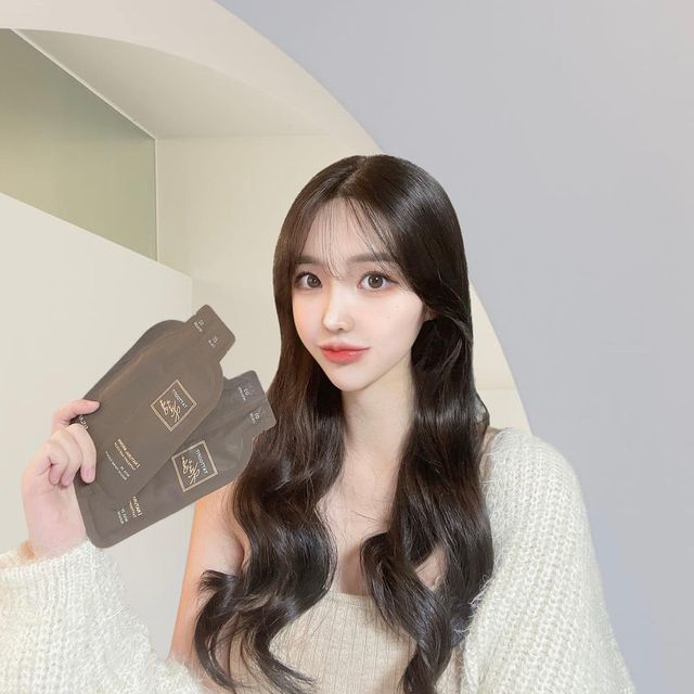 김소명 on Instagram: "#광고 곰손도 셀프염색 문제 없다구💆🏻‍♀️

샴푸하듯 감으면 간편하게 염색이 되는
새치 염모제 소개해드릴게요 ◡̈

별도의 도구를 쓰지 않아도
손으로 가볍게 염모제와 산화제를

섞어주면 바로 염색이 가능하답니다﹗
흘러내림 걱정 없는 편안함까지..
.
.
#563랩 #563LAB #563랩타투핏헤어컬러 #563랩염색약 #타투핏헤어컬러 #염색약 #염색약추천 #염모제 #염모제추천 #간편염색 #빠른염색 #새치커버 #새치커버염색 #머리영양 #모발영양케어 #두피케어"