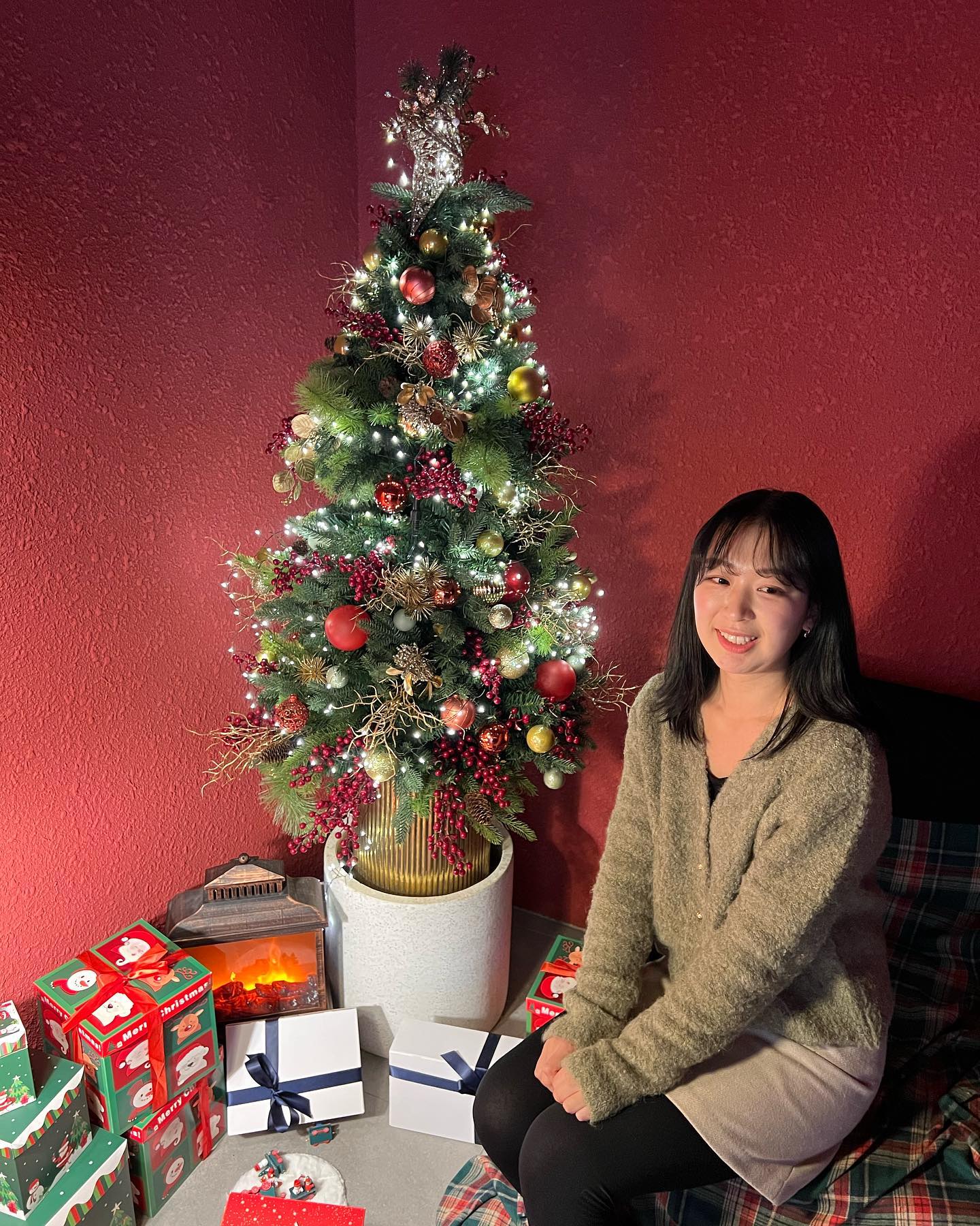 #20221230 

크로플 한 번씩 다 먹어야되는데
아직 3번밖에 못 왔당 👀🎄

여기 진짜 커피 맛집, 크로플 맛집!!

아메리카노는 쓴맛 아니라 초콜릿맛나구 
콜드브루(스페셜티)는 산미있는데 끝맛이 향기로움! 

#불당동카페 #카페한움 #불당동크로플  #불당동커피