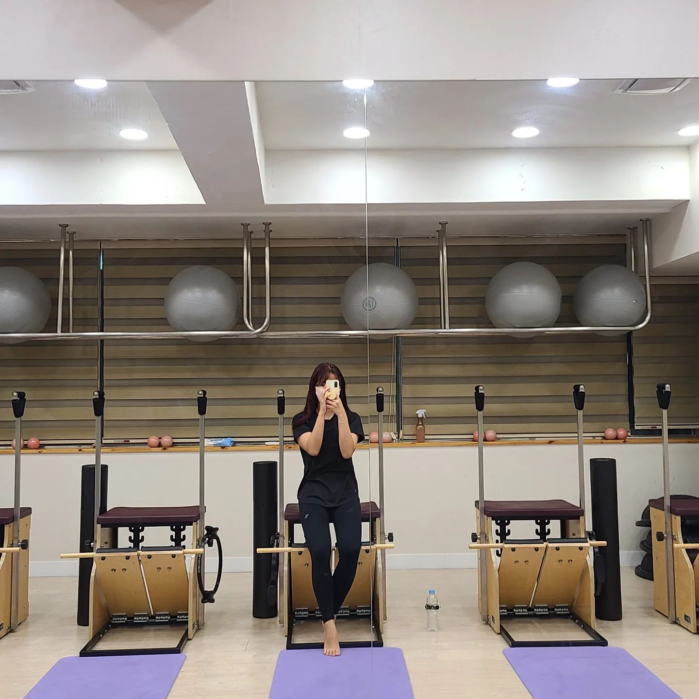 2022년 마지막 불타는 하체데이❤️‍🔥

오랜만에 필테, 피티 2차전했는데 모두 하체데이🦵
간만에 운동했더니 근육통이 3일 넘게 가더라구요ㅠㅠㅠ

2023년은 다이어트보다 체력 회복을 우선으로!!🔥

2022년 마지막 날! 마무리 잘 하시고
새해 복 많이 받으세요🙇‍♀️

2023년도 열 운동 화이팅💪🦵
.
.
.
#운동기록 #운동계정 #운동스타그램 #헬스타그램 #헬린이 #운동하는여자 #운동하는직딩 #운동소통 #운동맞팔