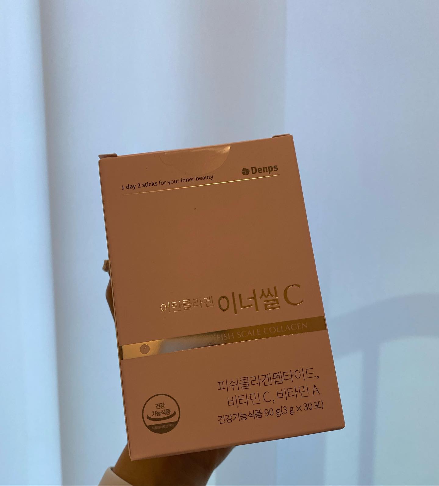 #협찬
덴프스 어린콜라겐 이너씰C

📍자외선에 의한 피부손상으로부터 피부건강을 찾고 싶으신 분
📍피부를 매끈하게 유지, 건조함이 신경쓰이시는 분
맛있게 새콤달콤 한 석류맛 콜라겐과 비타민A,C를 한번에 섭취가능..🫶🏻

국내 콜라겐 제품 중 식약처가 인정한 기능성 콜라겐 건강기능식품은 단 3.6% 
피쉬콜라겐펩타이드 국내 *최대함량 3,270mg (1일 섭취량 기준)1/125,000의 초미세 입자, 피부 속 세포와 동일 구조 그대로 섭취
언섬한 원료 배합: 피쉬콜라겐펩타이드, 비타민A, 비타민C
> DSM사의 퀄리 인증받은 비타민C, 비타민A 사용

맛있는 덴프스 어린콜라겐 이너씰C 먹고 피부건강 유지 도움을 줍시당..🤍

#협찬 #덴프스 #어린콜라겐이너씰C #콜라겐효능 #저분자콜라겐 #콜라겐추천 #피쉬콜라겐 #저분자콜라겐펩타이드 #건강스타그램