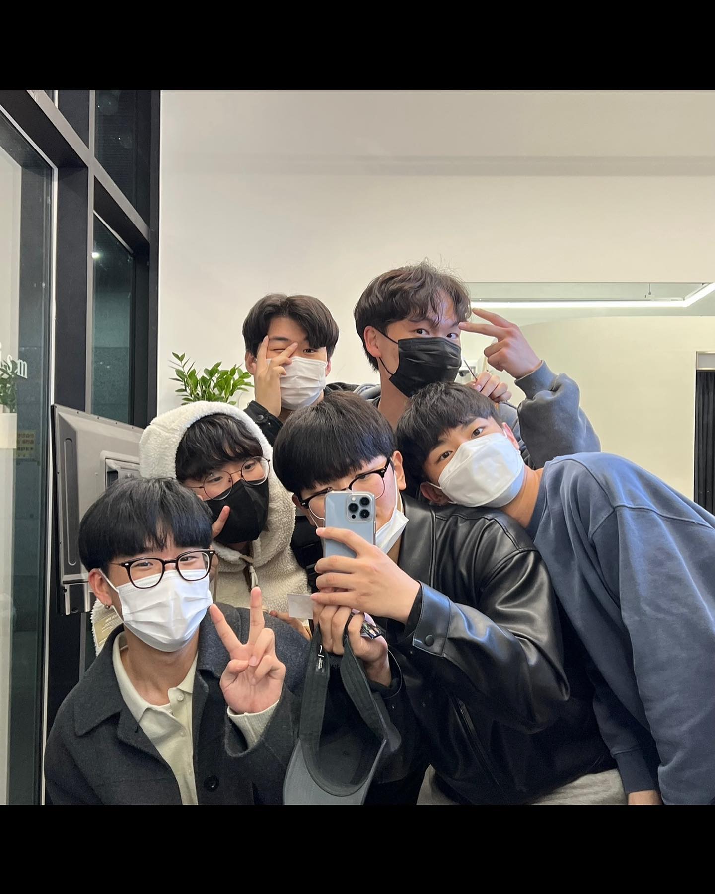2022년 한 해 동안 그동안 함께했던, 새로운 친구들과 정말 많은 추억을 쌓고 좋은 경험을 하였습니다. 합께 해준 친구들에게 고마움을 전하며 2023에는 더 행복하고 좋은 일들만 있었음 좋겠습니다^^ 다들 22년도 수고 많으셨고 23년도 새해 복 많이 받으세요😍

#새해 #복 #많이 #받으세요 #2022 #바이 #2023 #하이